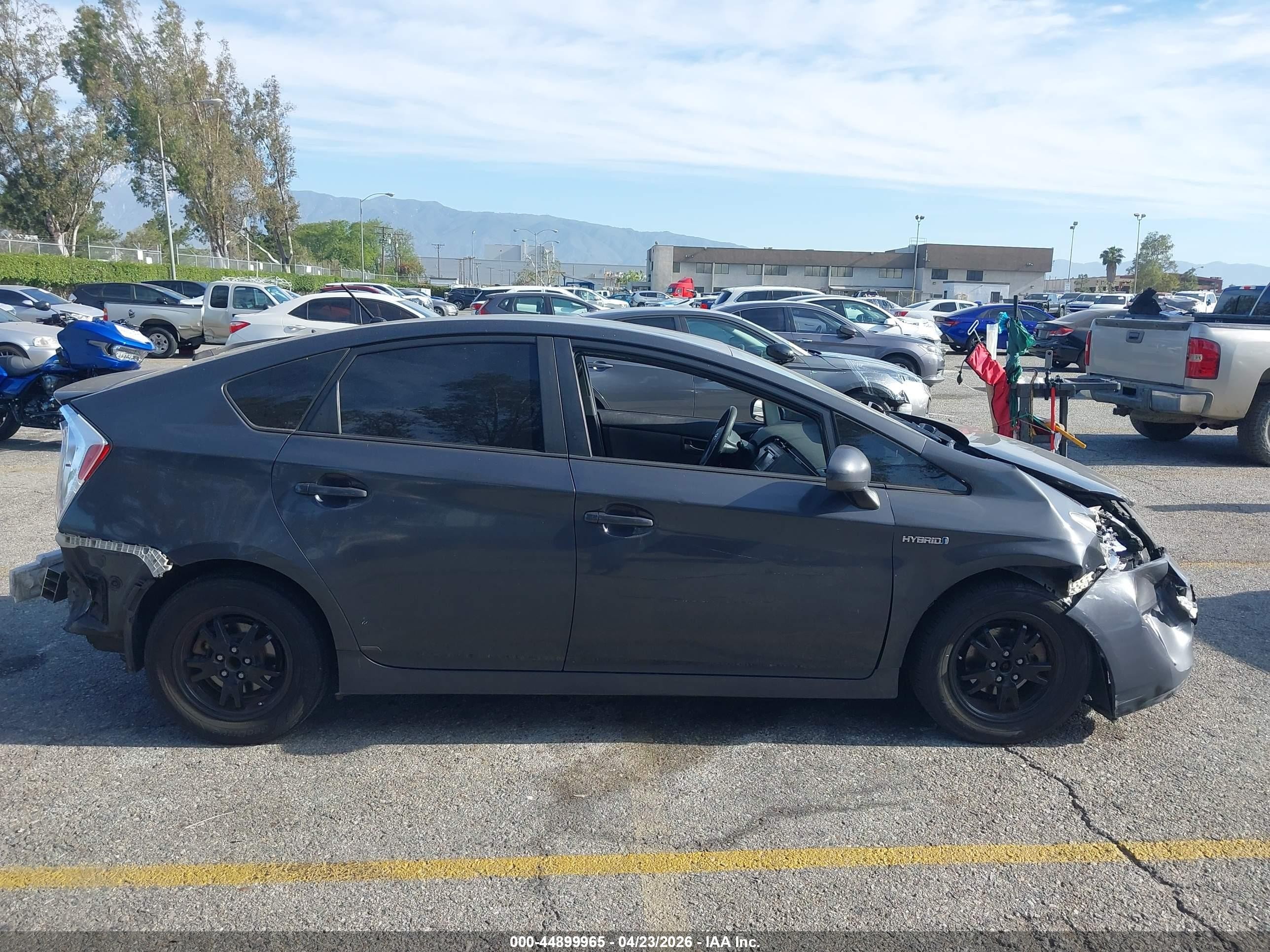 2015 Toyota Prius Two Серый vin: JTDKN3DU4F0478147