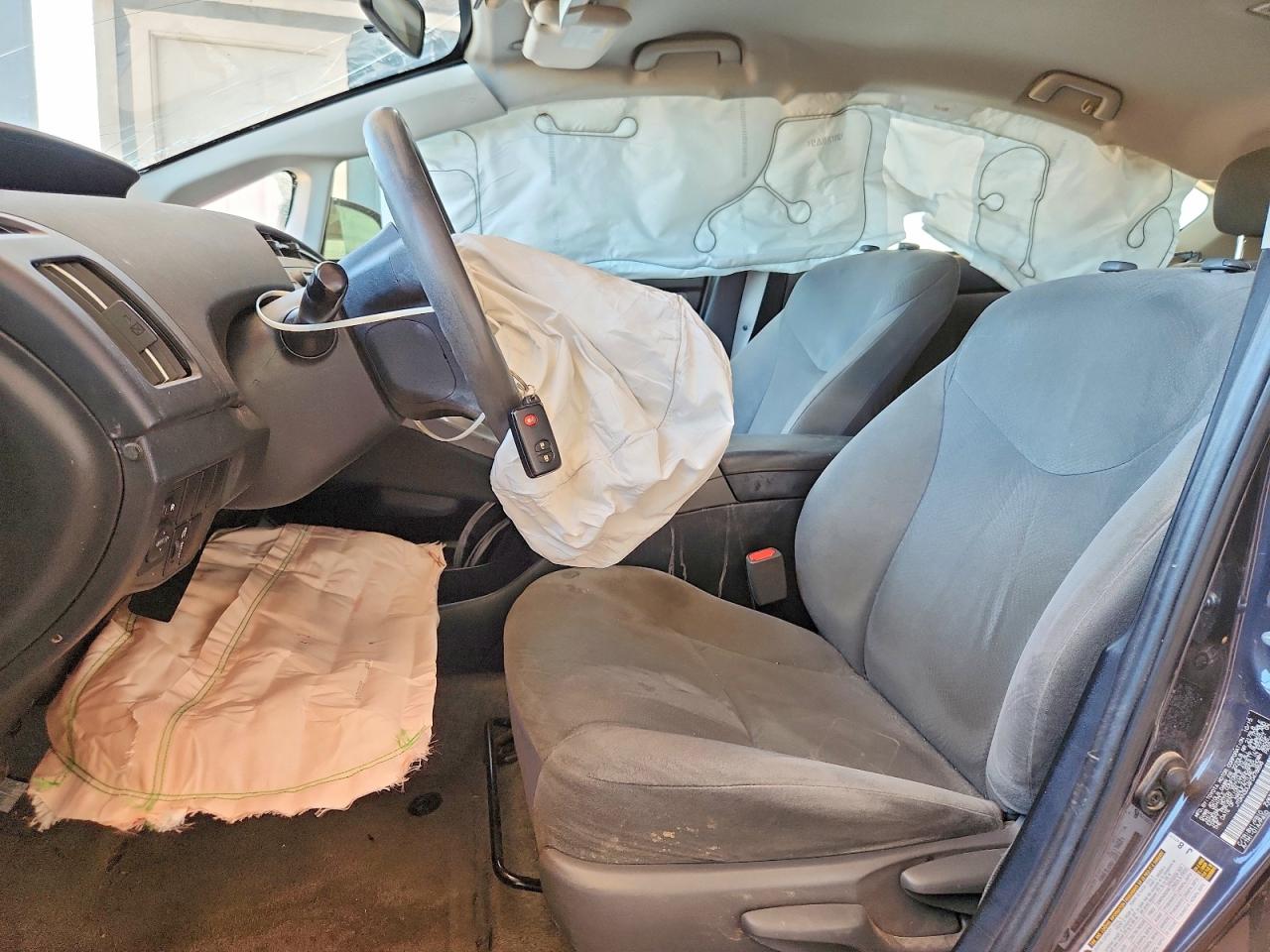 2015 Toyota Prius Two Серый vin: JTDKN3DU4F0478858