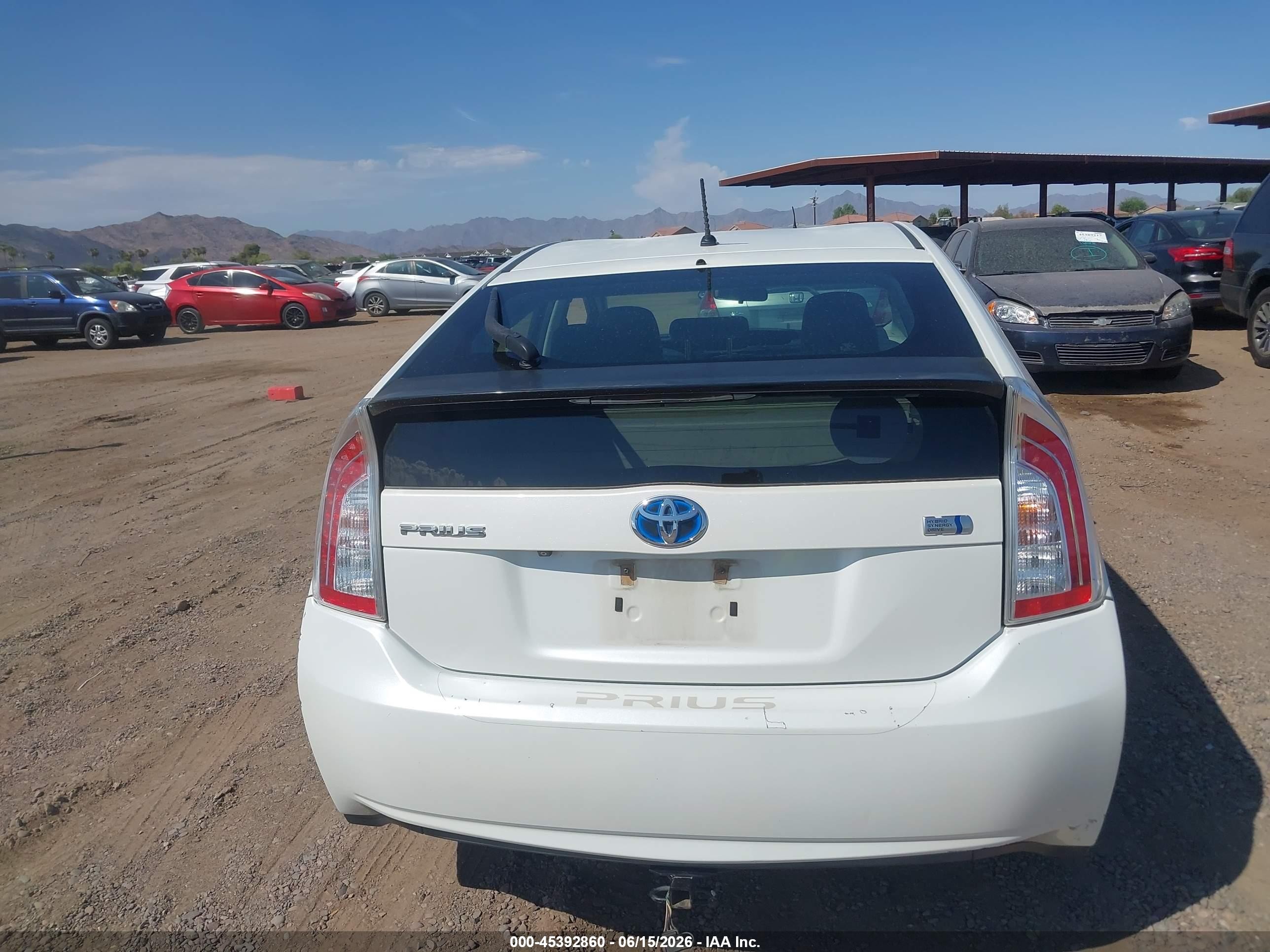 2015 Toyota Prius Two White vin: JTDKN3DU4F1862116