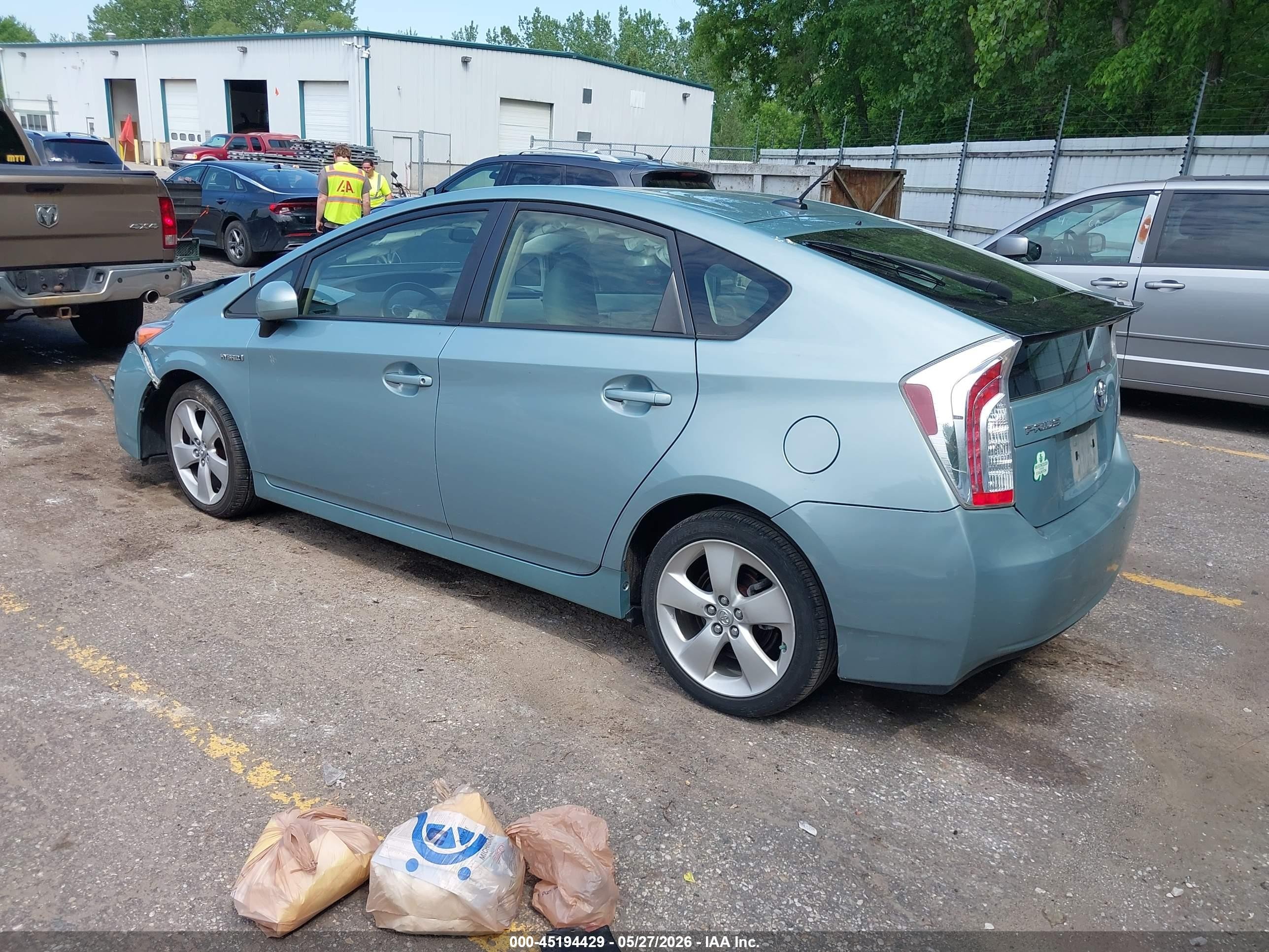2015 Toyota Prius Five Бирюзовый vin: JTDKN3DU4F1889669