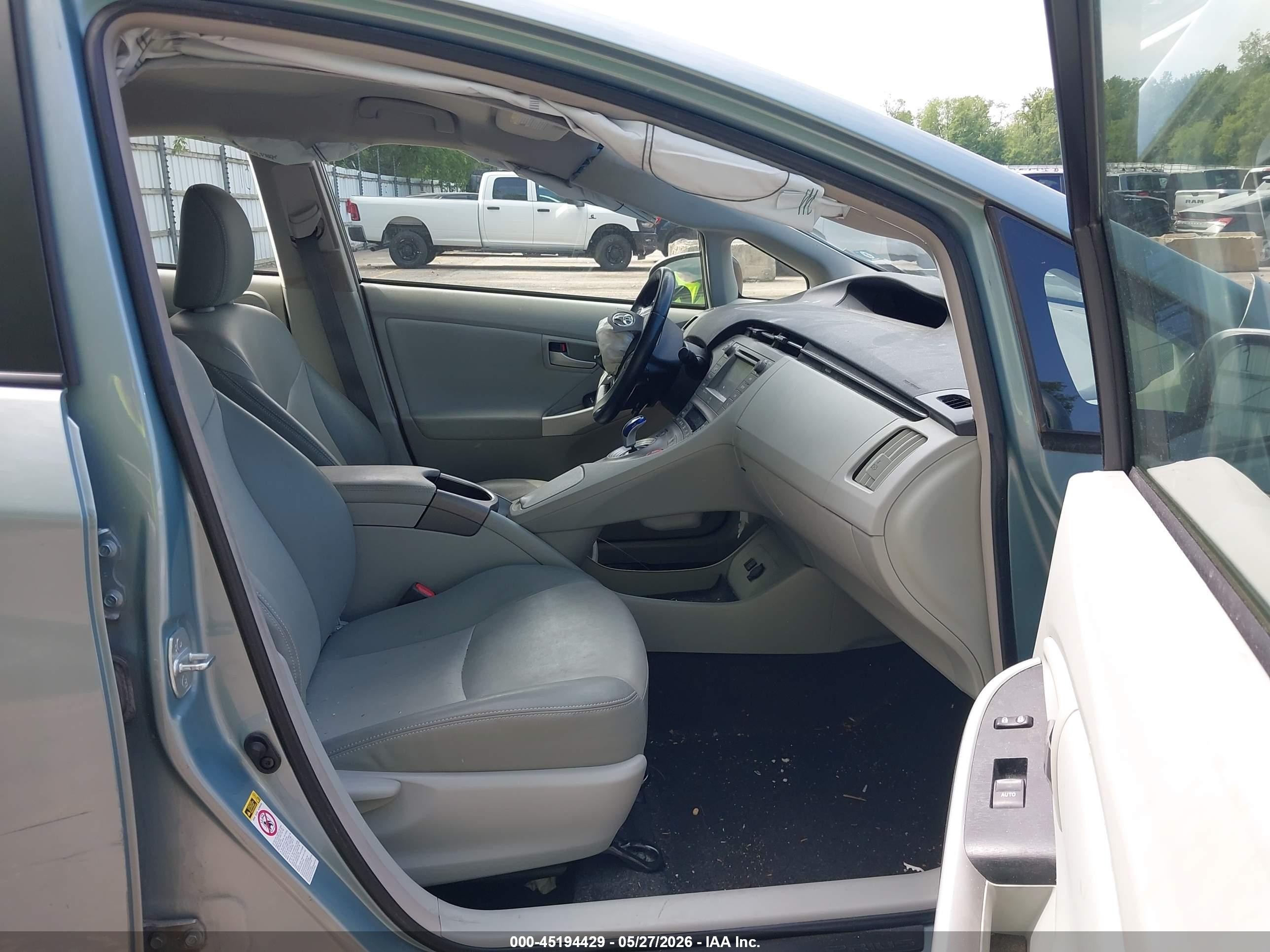2015 Toyota Prius Five Бирюзовый vin: JTDKN3DU4F1889669