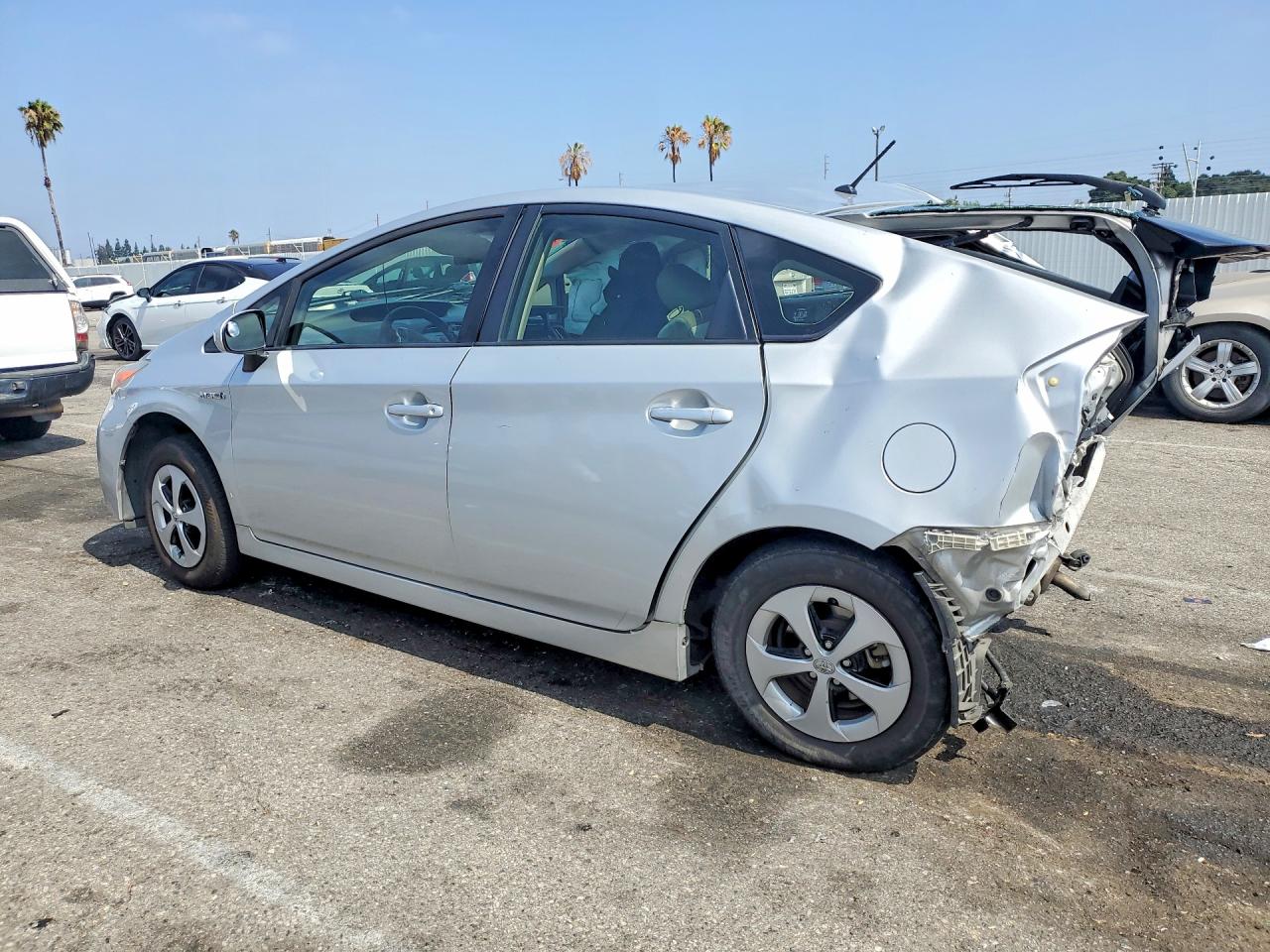2015 Toyota Prius Two Серебряный vin: JTDKN3DU4F1907636