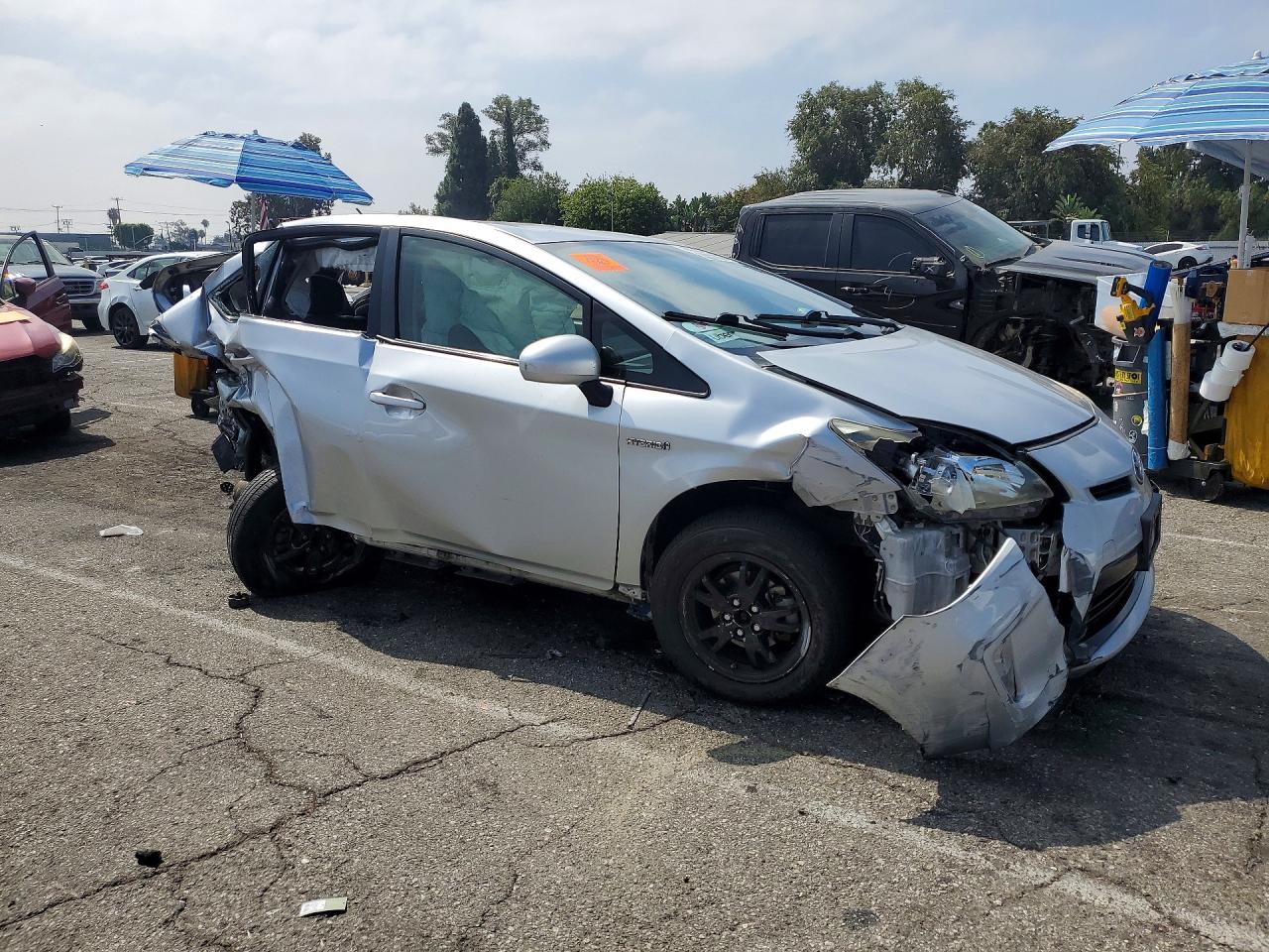 2015 Toyota Prius Two Серебряный vin: JTDKN3DU4F1907636