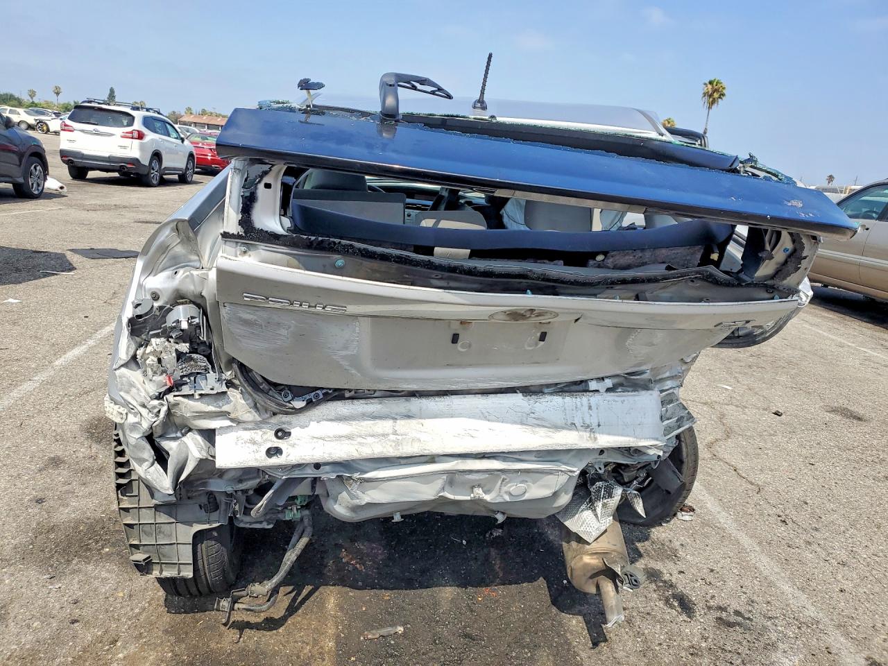 2015 Toyota Prius Two Серебряный vin: JTDKN3DU4F1907636