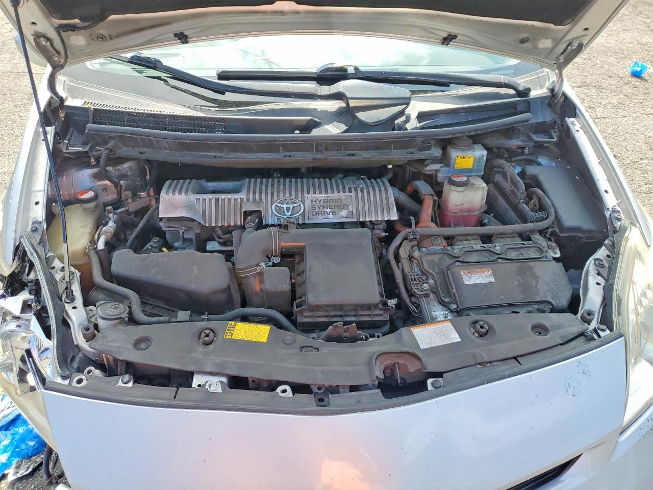 2015 Toyota Prius Two Серебряный vin: JTDKN3DU4F1907636