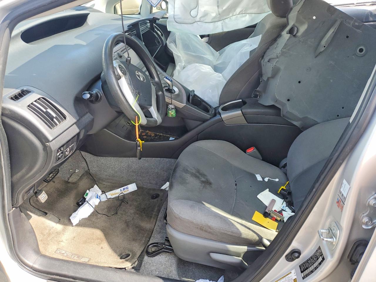 2015 Toyota Prius Two Серебряный vin: JTDKN3DU4F1907636