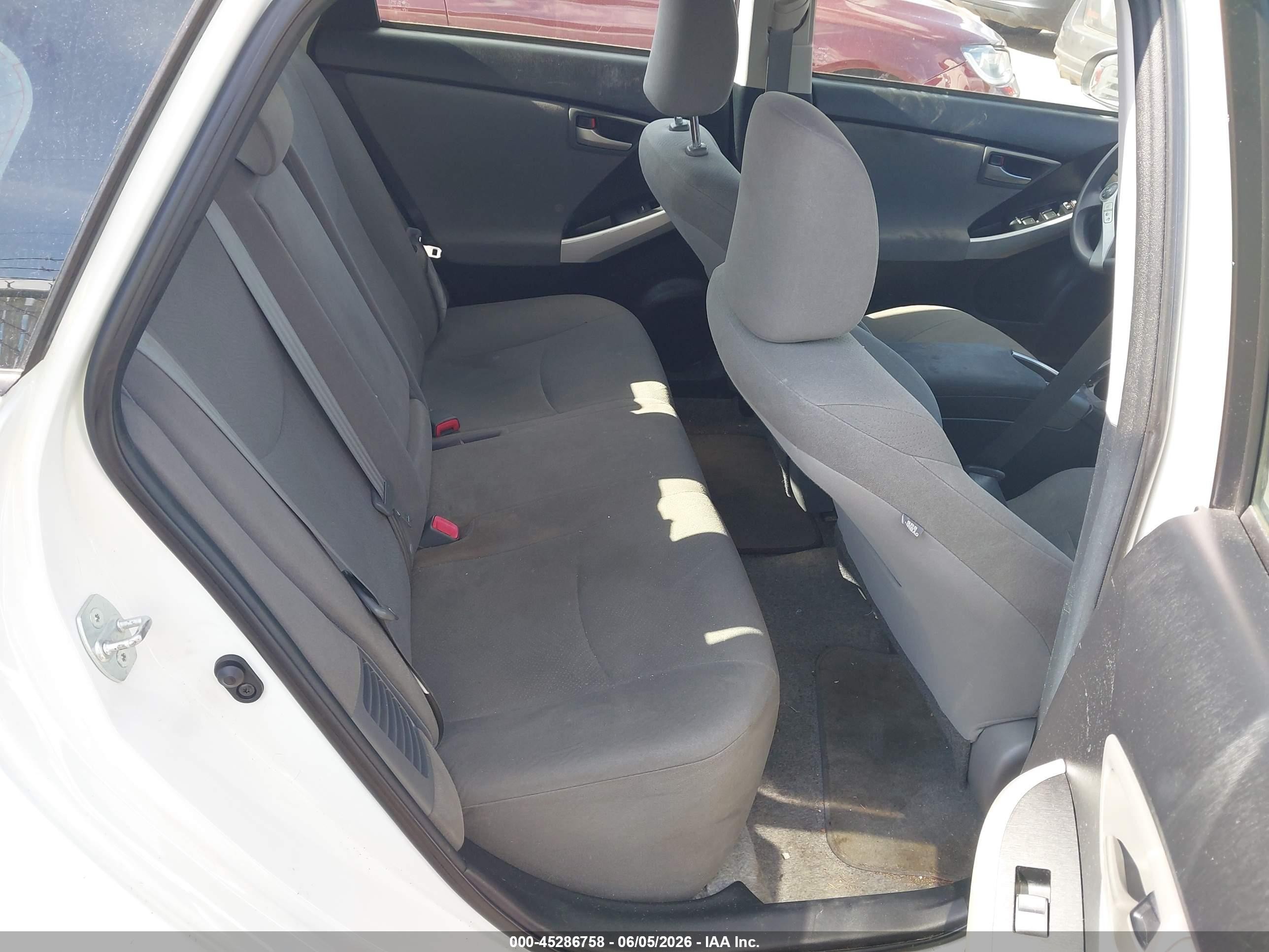 2015 Toyota Prius Three White vin: JTDKN3DU4F1957615