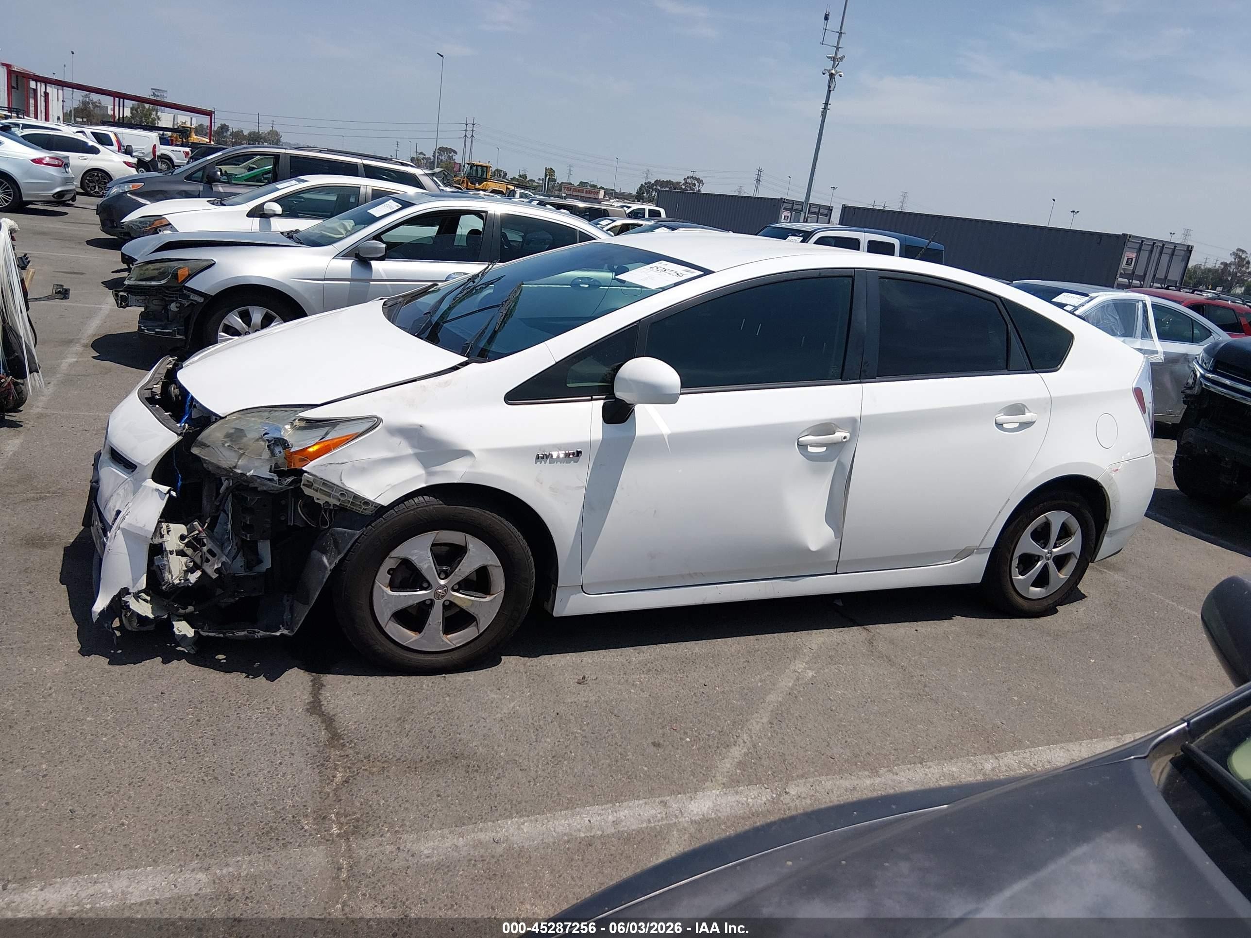 2015 Toyota Prius One Белый vin: JTDKN3DU4F1960773