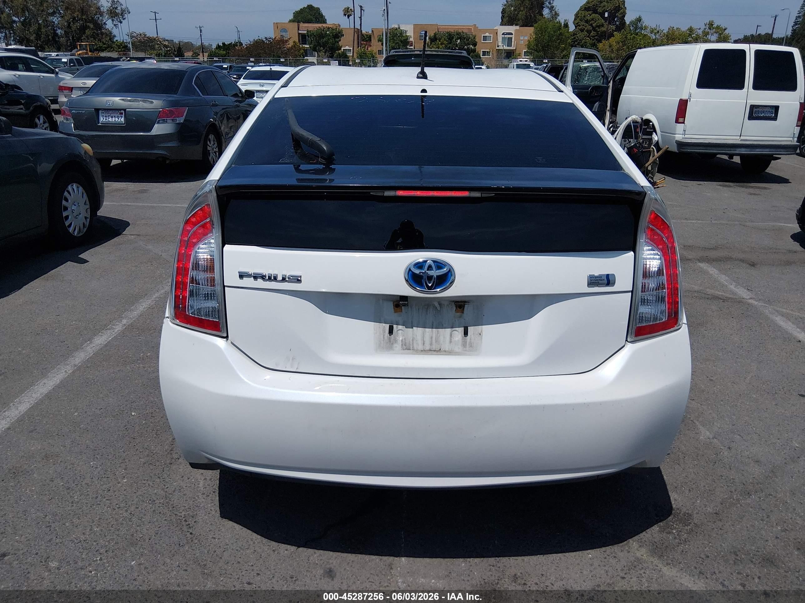 2015 Toyota Prius One Белый vin: JTDKN3DU4F1960773