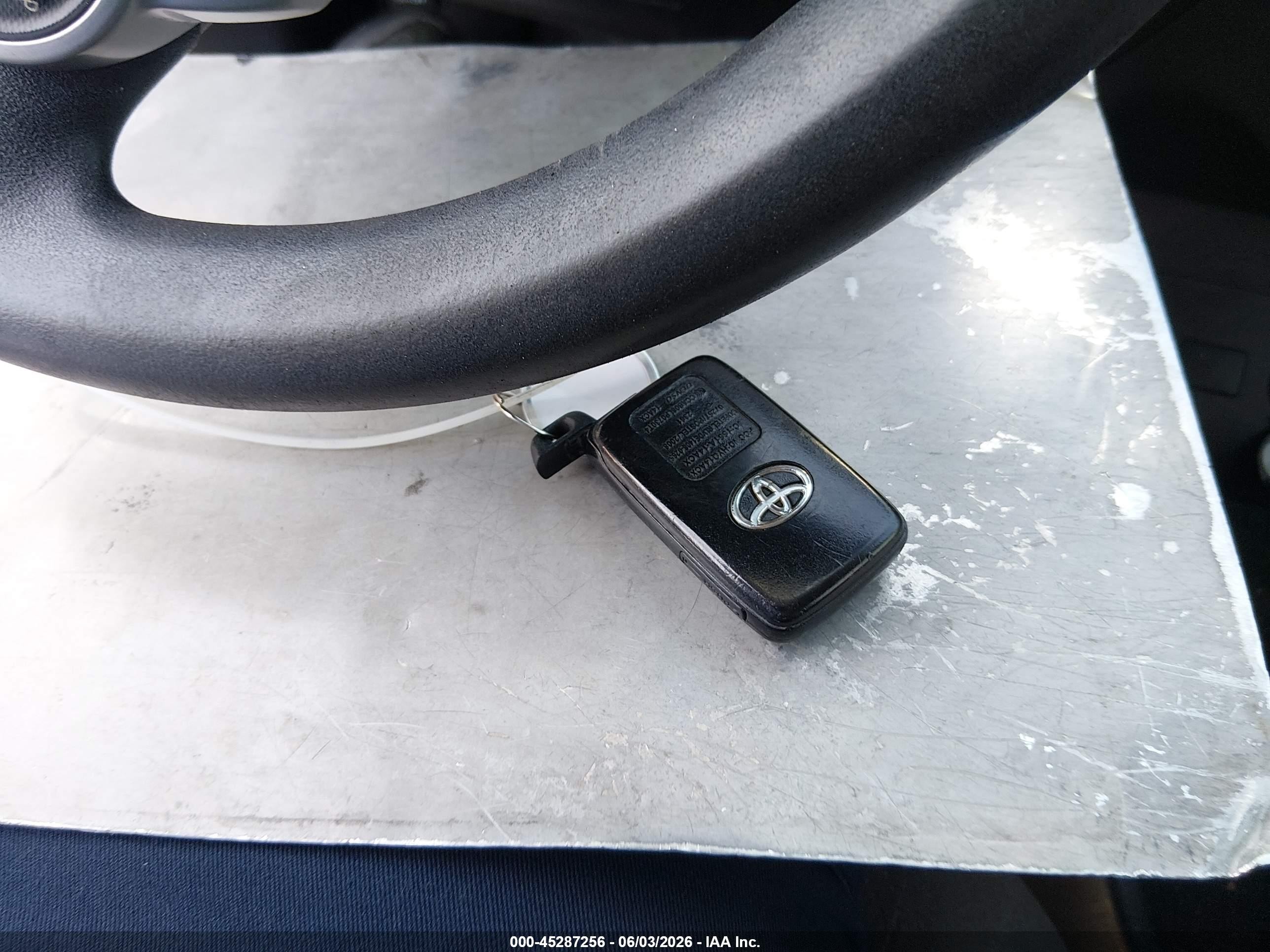 2015 Toyota Prius One Белый vin: JTDKN3DU4F1960773
