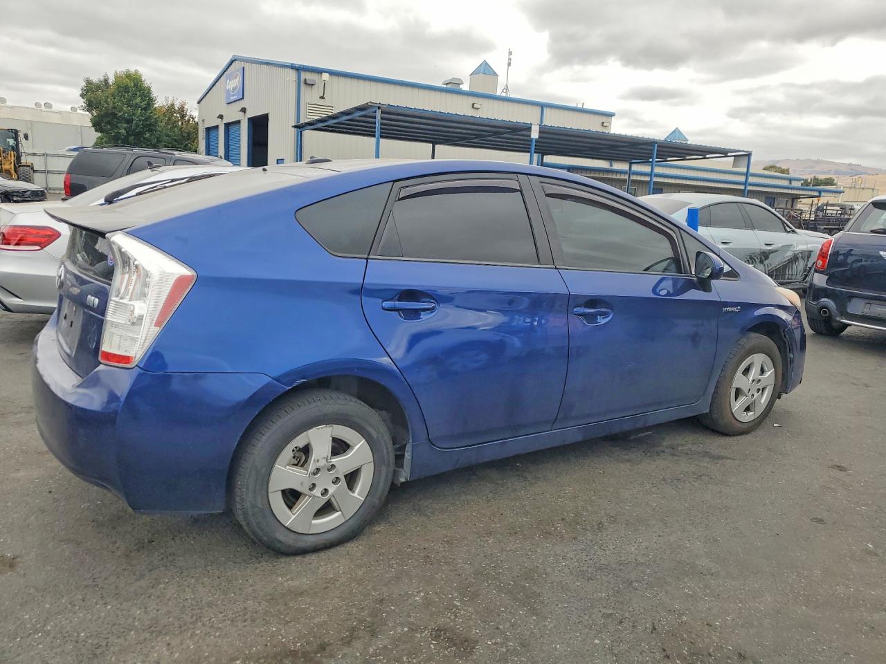 2011 Toyota Prius Three Blue vin: JTDKN3DU5B0267243