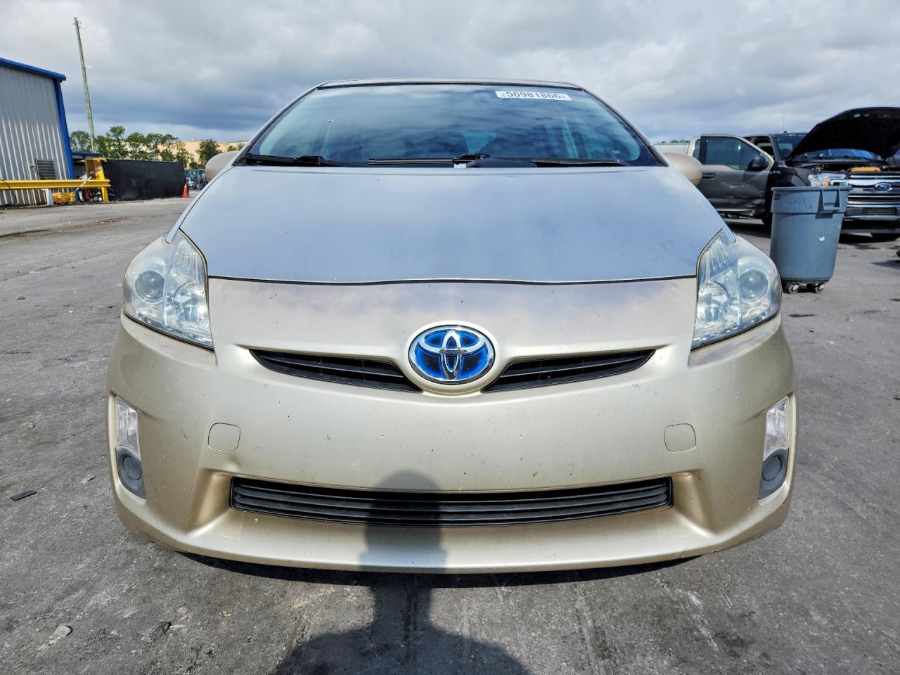 2011 Toyota Prius Three Золотой vin: JTDKN3DU5B0268988