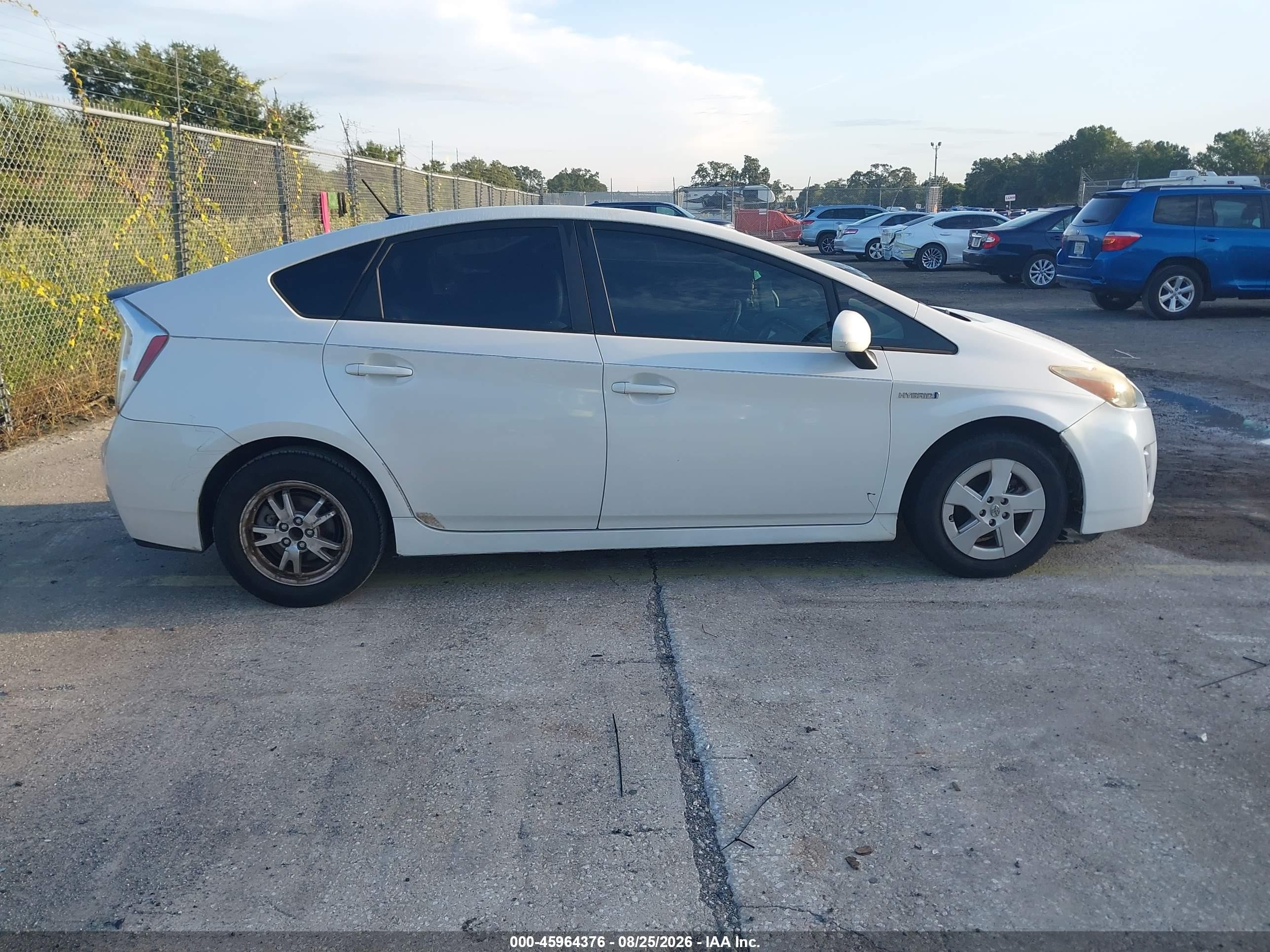 2011 Toyota Prius Four White vin: JTDKN3DU5B0274337