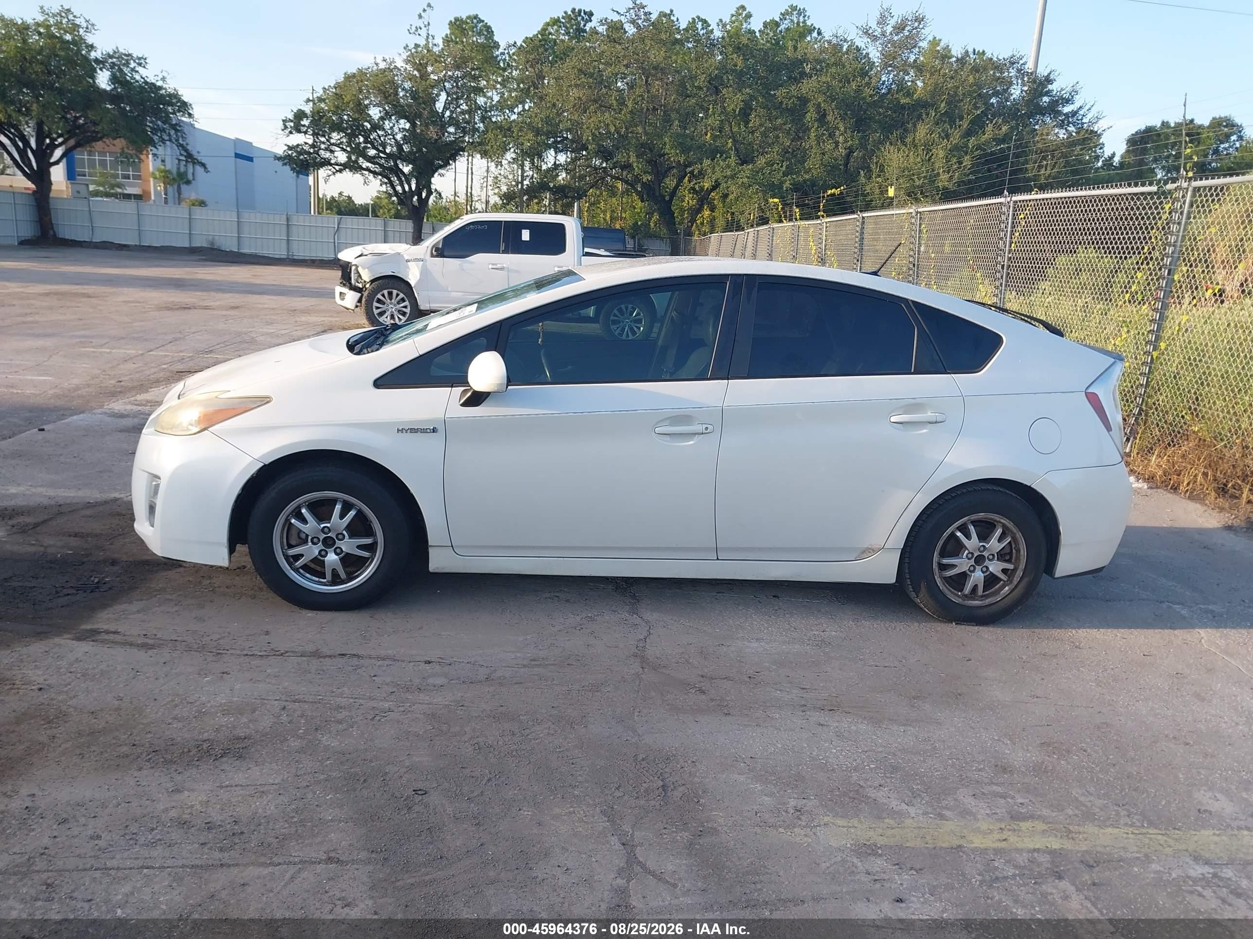 2011 Toyota Prius Four White vin: JTDKN3DU5B0274337