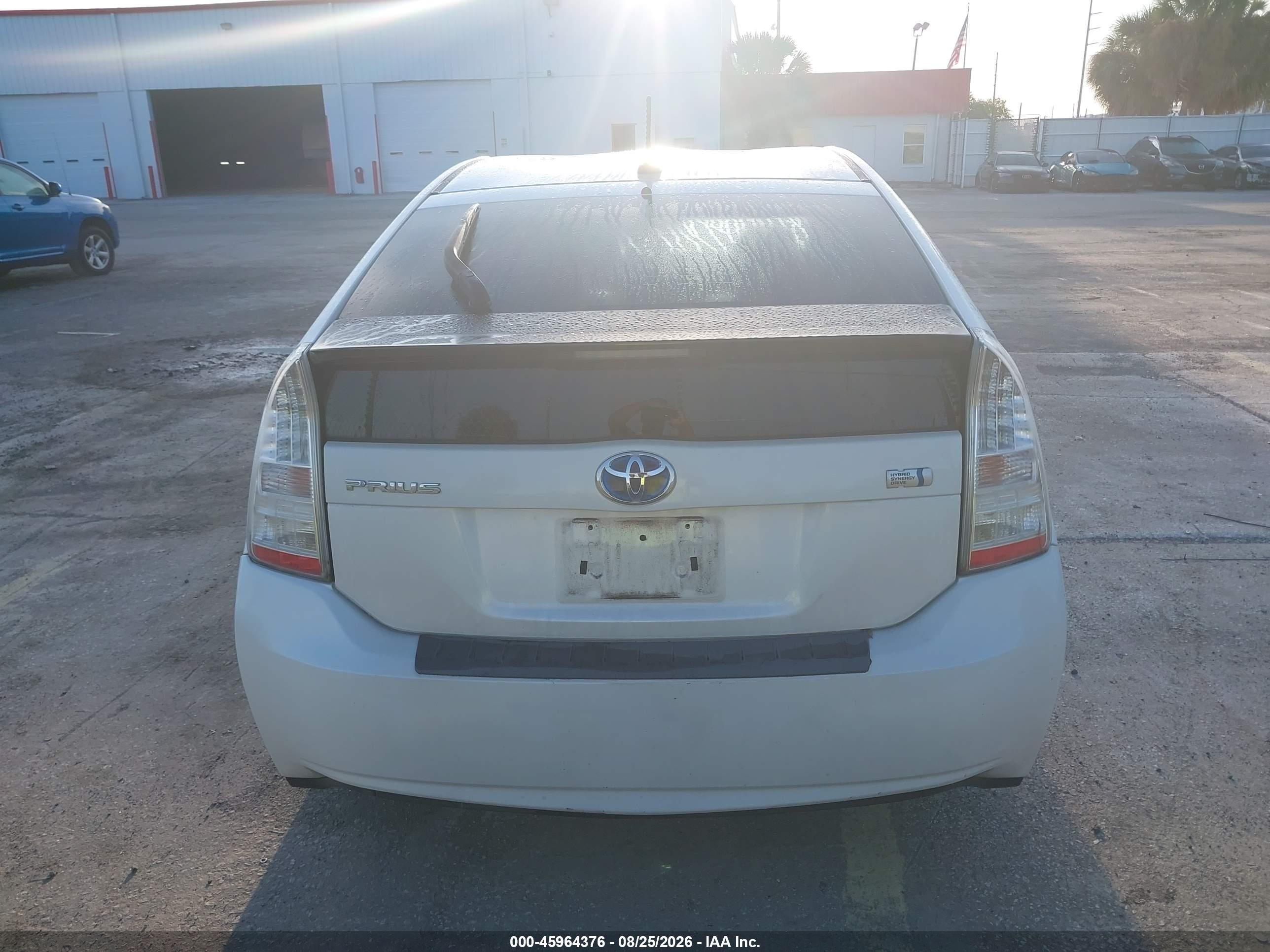 2011 Toyota Prius Four White vin: JTDKN3DU5B0274337