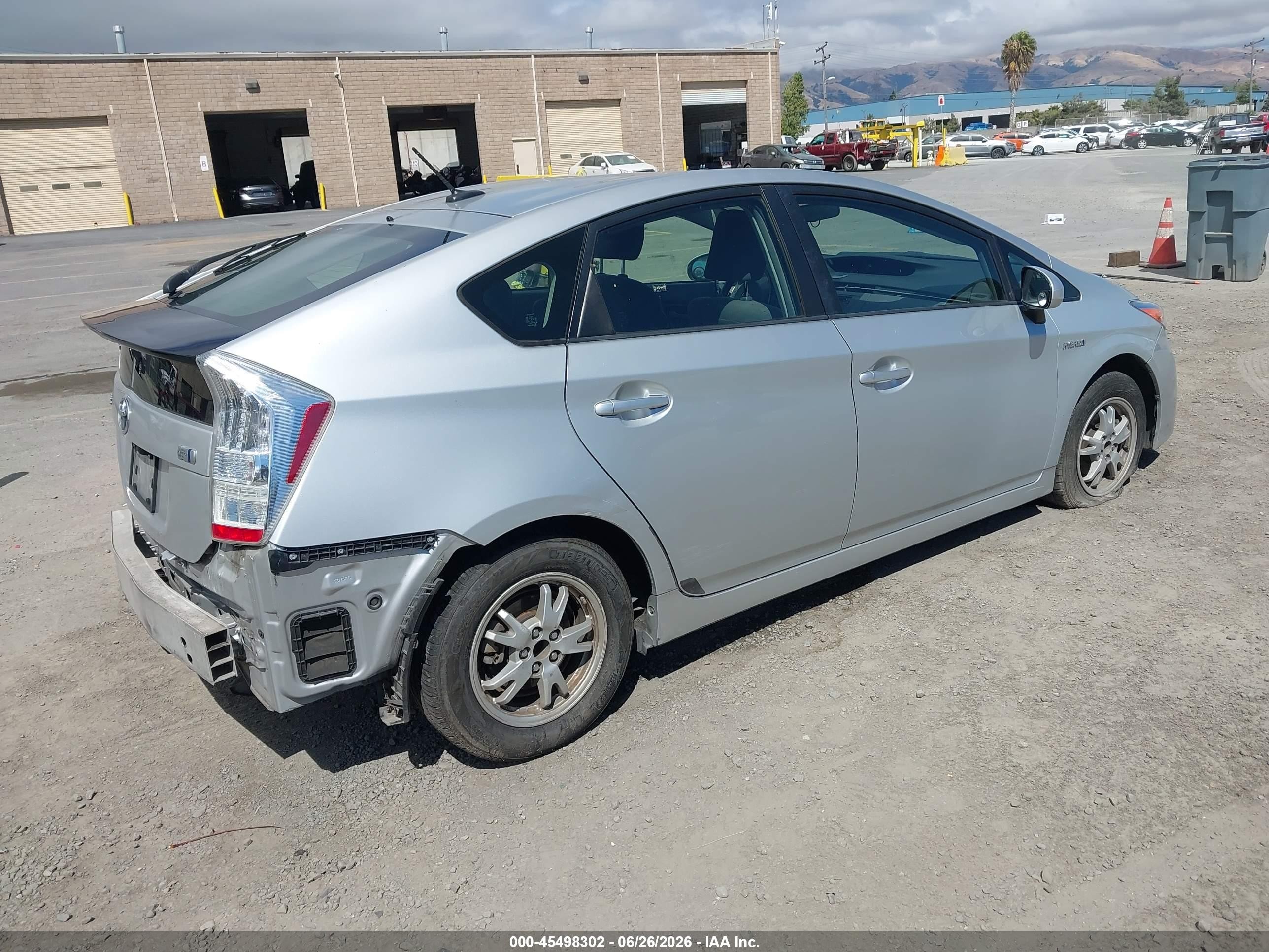 2011 Toyota Prius Three Серебряный vin: JTDKN3DU5B0276749