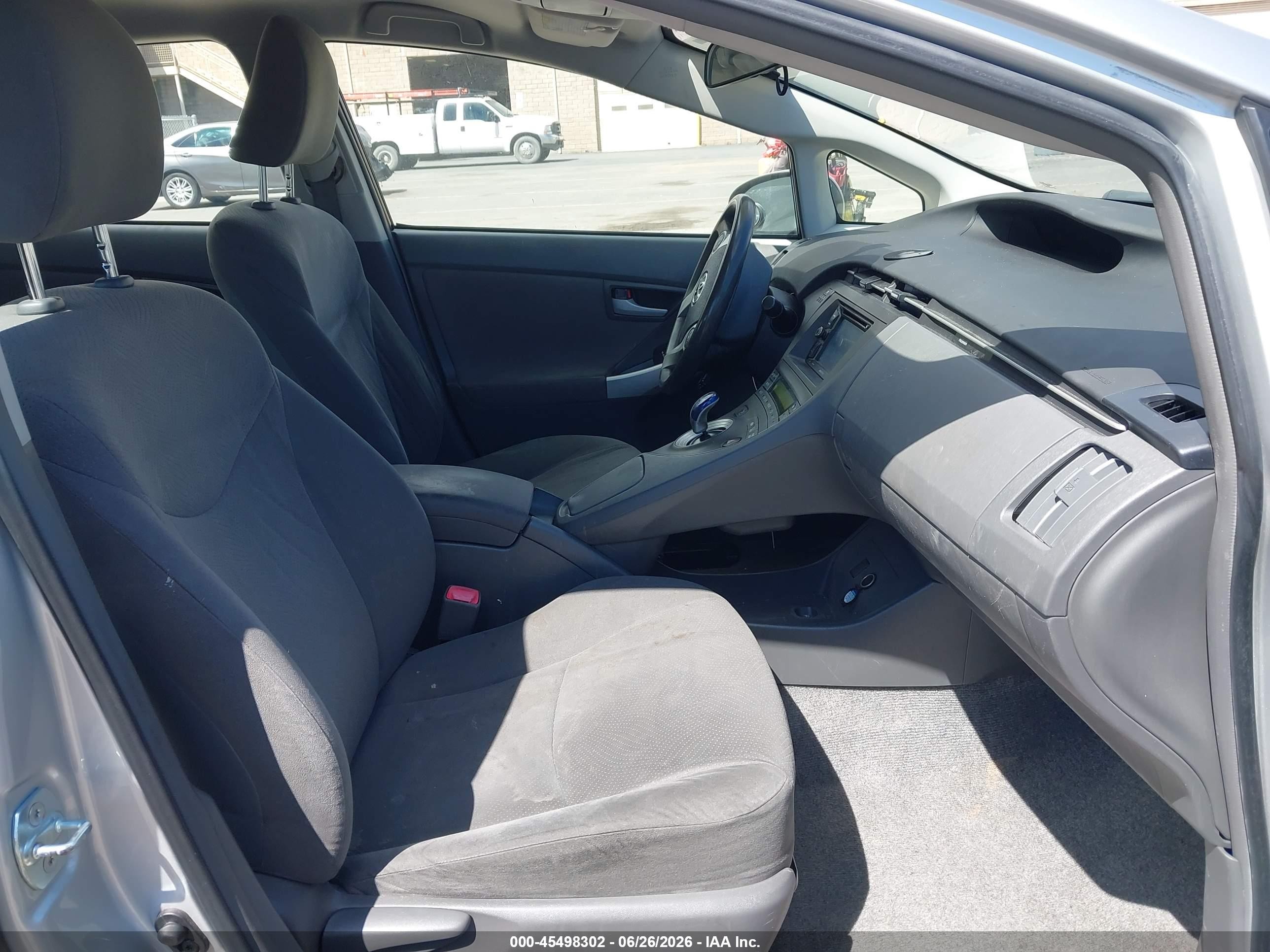 2011 Toyota Prius Three Серебряный vin: JTDKN3DU5B0276749
