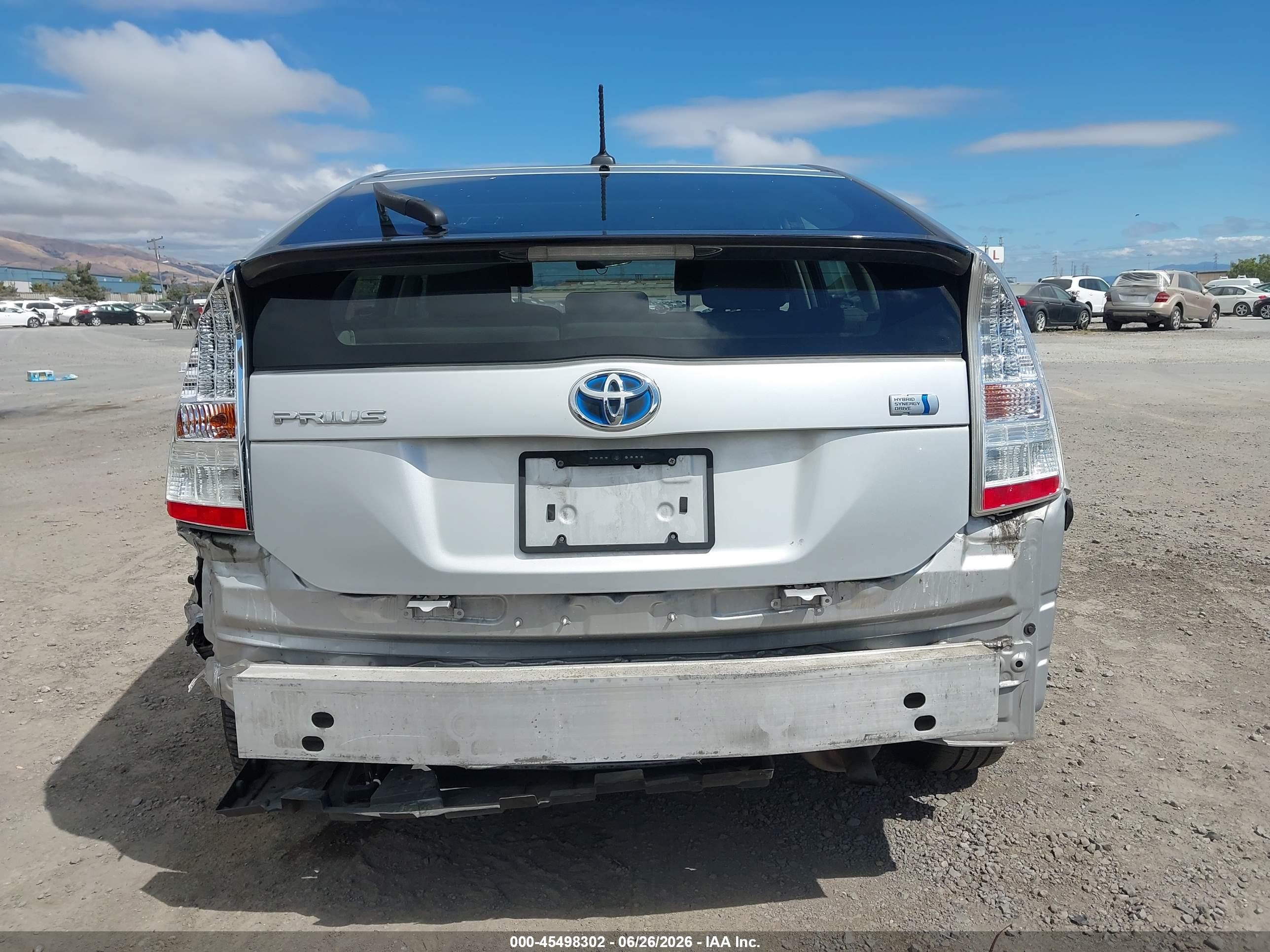2011 Toyota Prius Three Серебряный vin: JTDKN3DU5B0276749