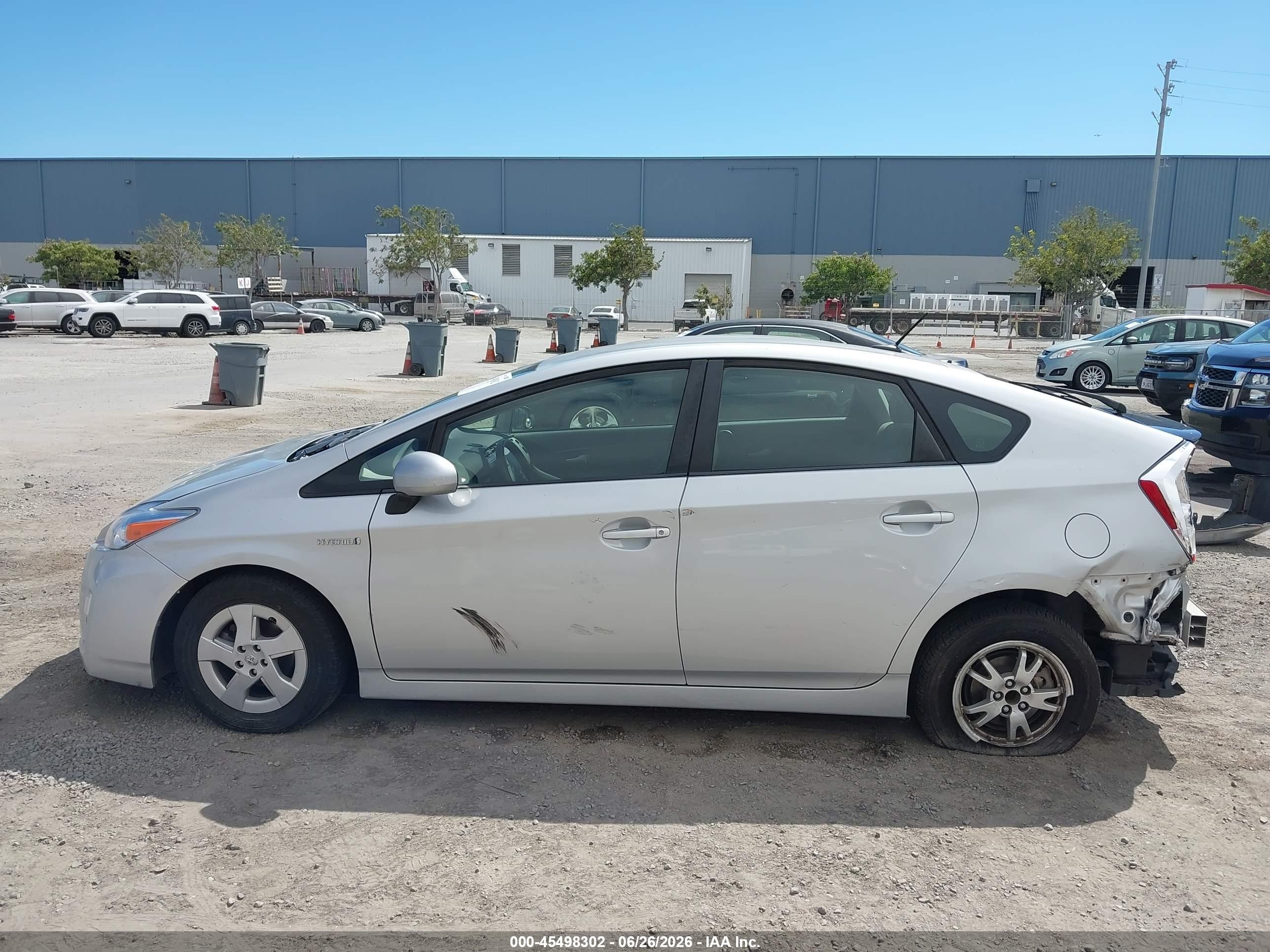 2011 Toyota Prius Three Серебряный vin: JTDKN3DU5B0276749