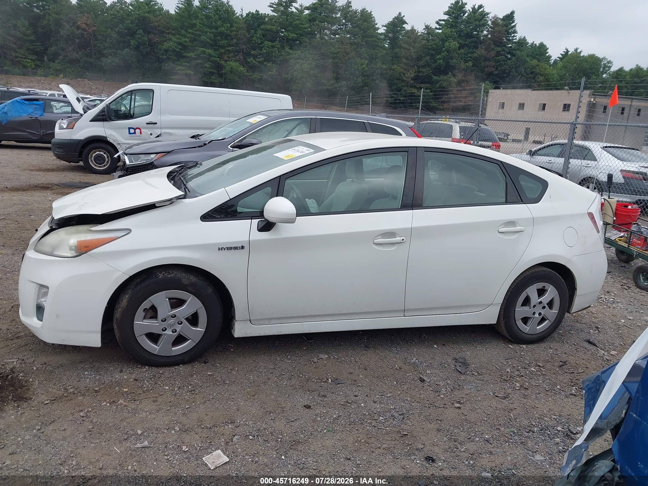 2011 Toyota Prius Two White vin: JTDKN3DU5B0279277