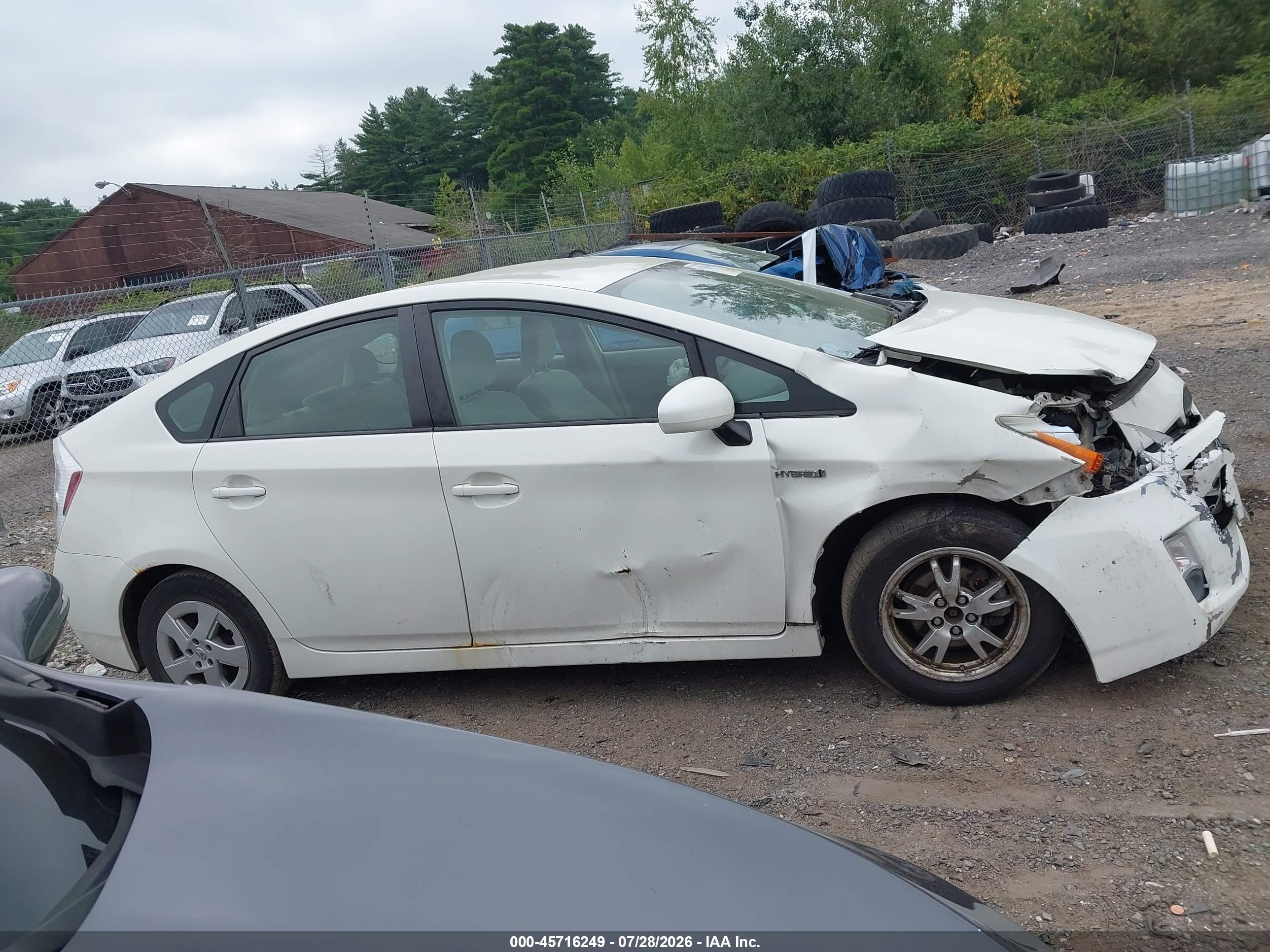2011 Toyota Prius Two White vin: JTDKN3DU5B0279277