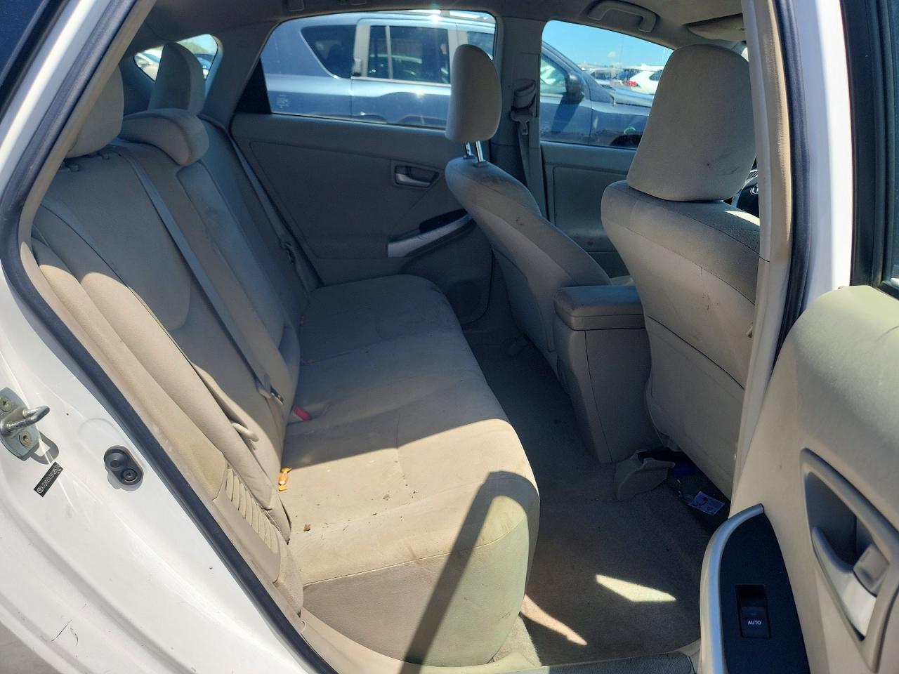 2011 Toyota Prius Two White vin: JTDKN3DU5B0285774