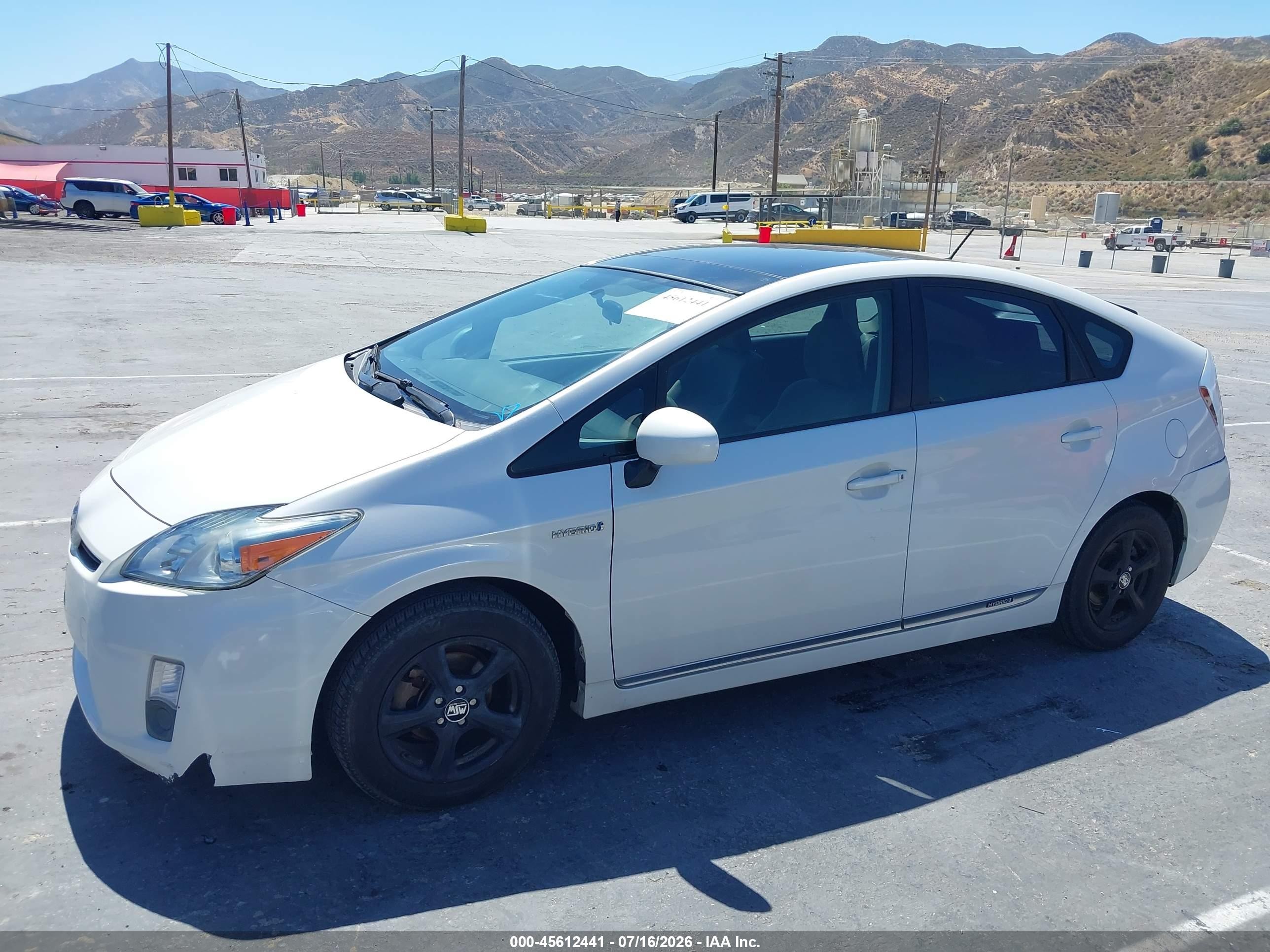2011 Toyota Prius Three White vin: JTDKN3DU5B0289162