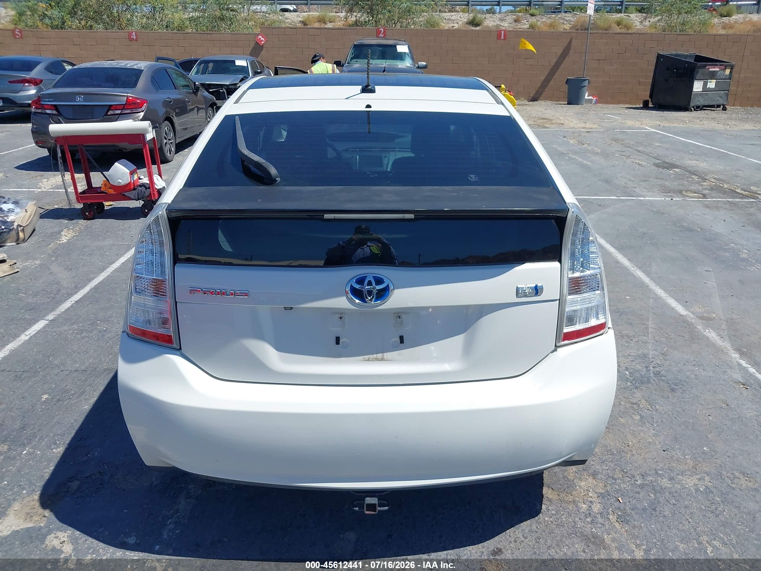 2011 Toyota Prius Three White vin: JTDKN3DU5B0289162