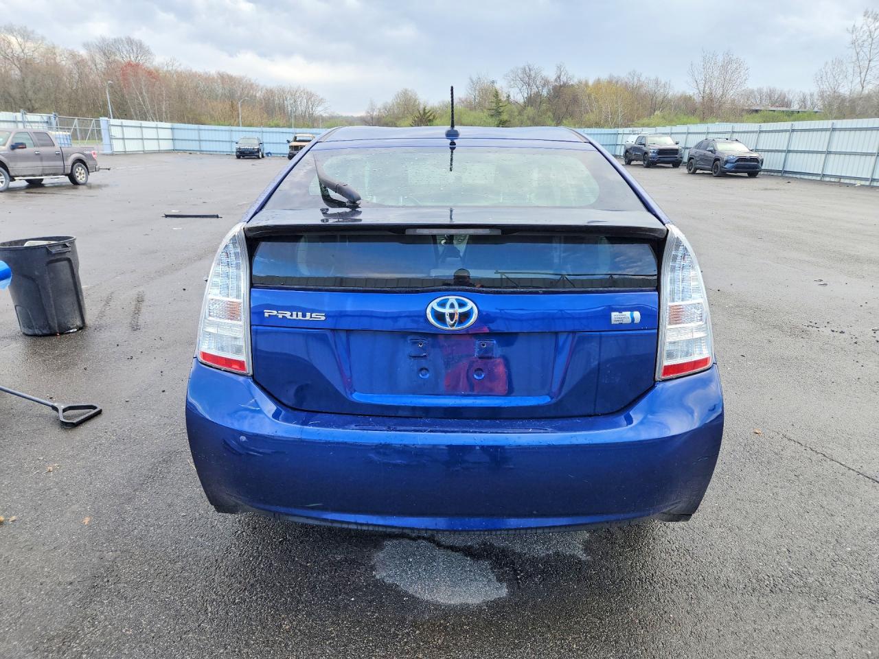 2011 Toyota Prius Two Синий vin: JTDKN3DU5B0303383
