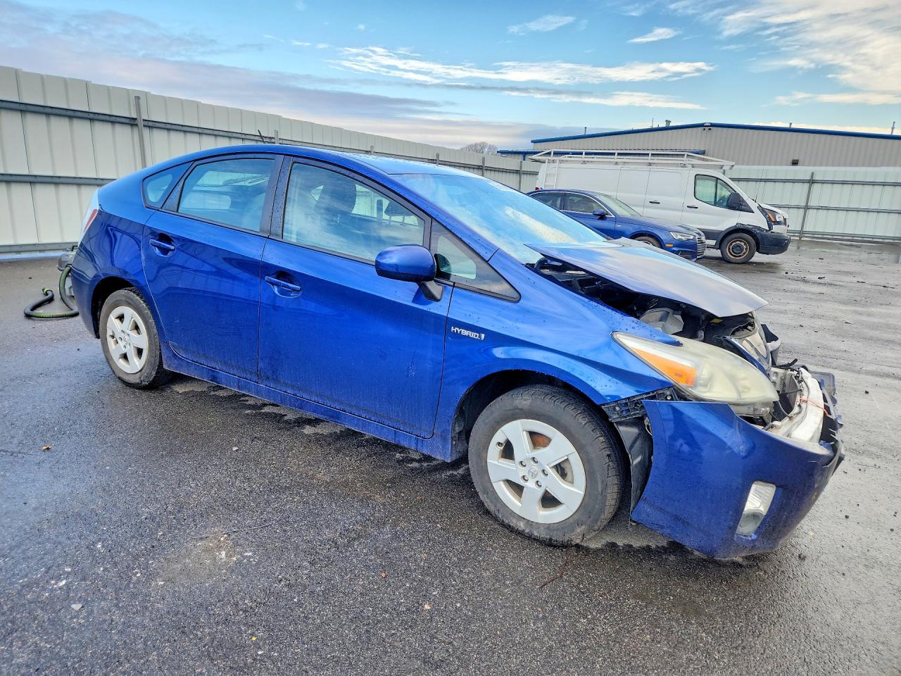 2011 Toyota Prius Two Синий vin: JTDKN3DU5B0303383