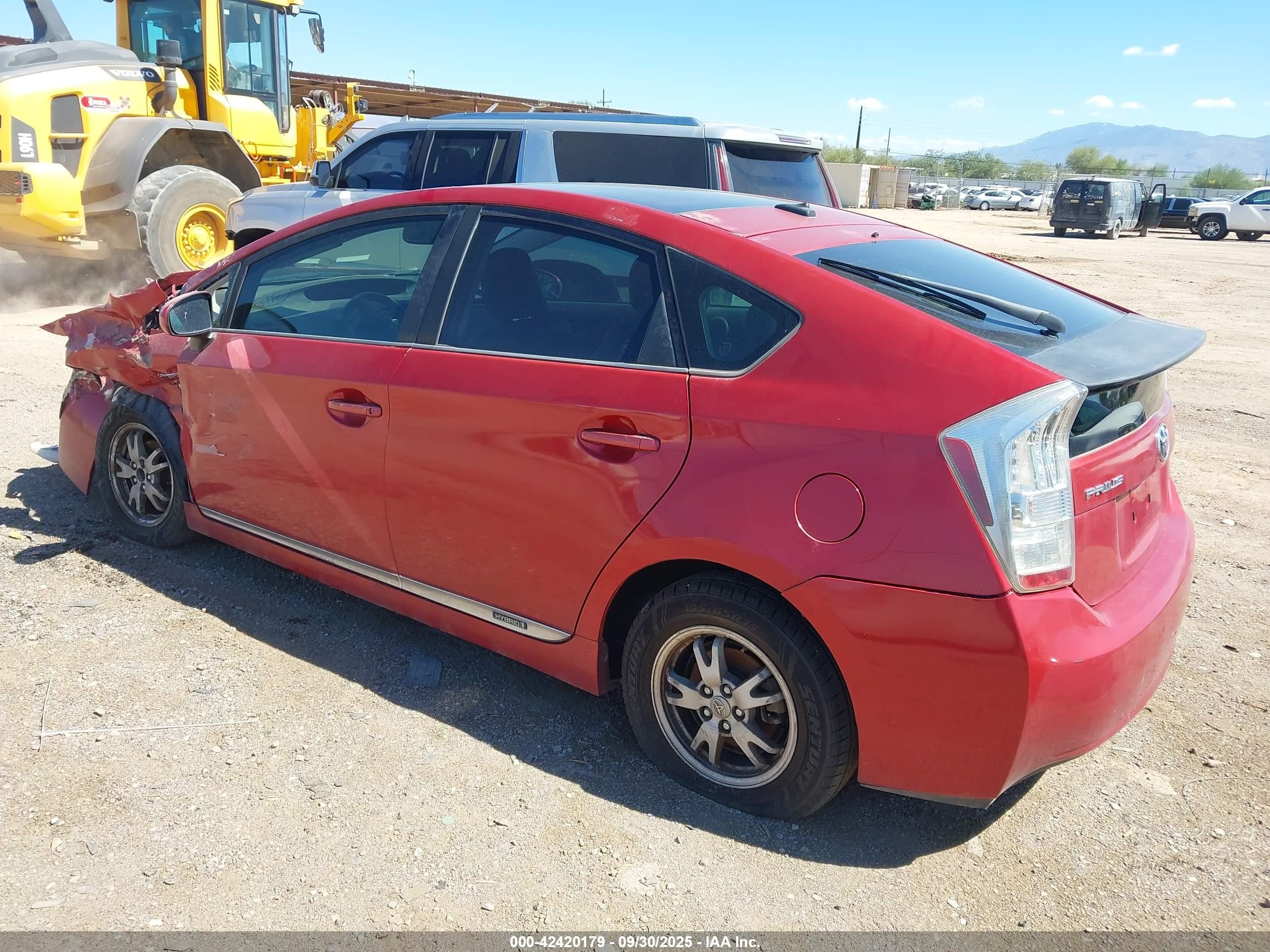 2011 Toyota Prius   Red vin: JTDKN3DU5B0316859