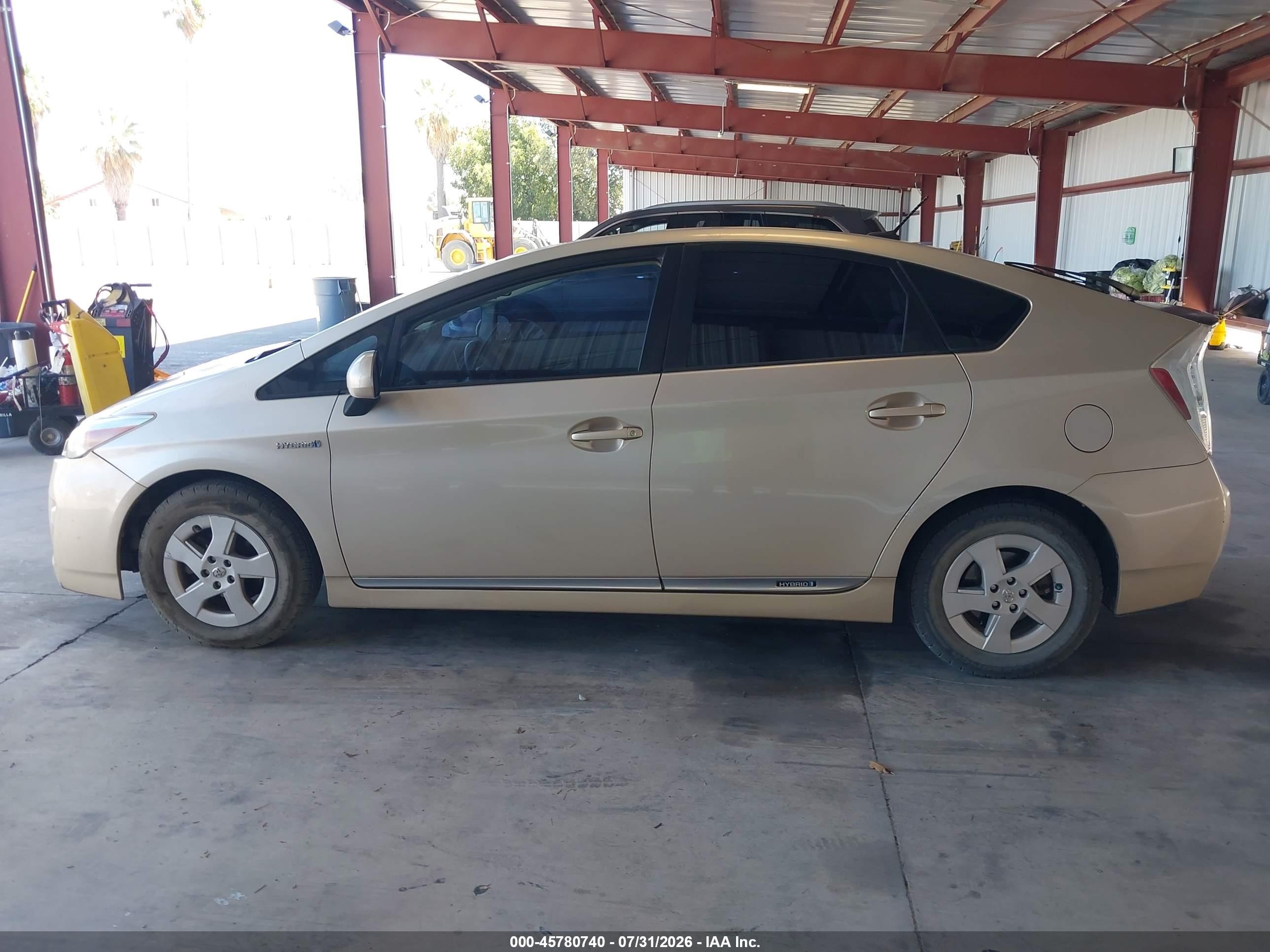 2011 Toyota Prius Two Tan vin: JTDKN3DU5B0317767