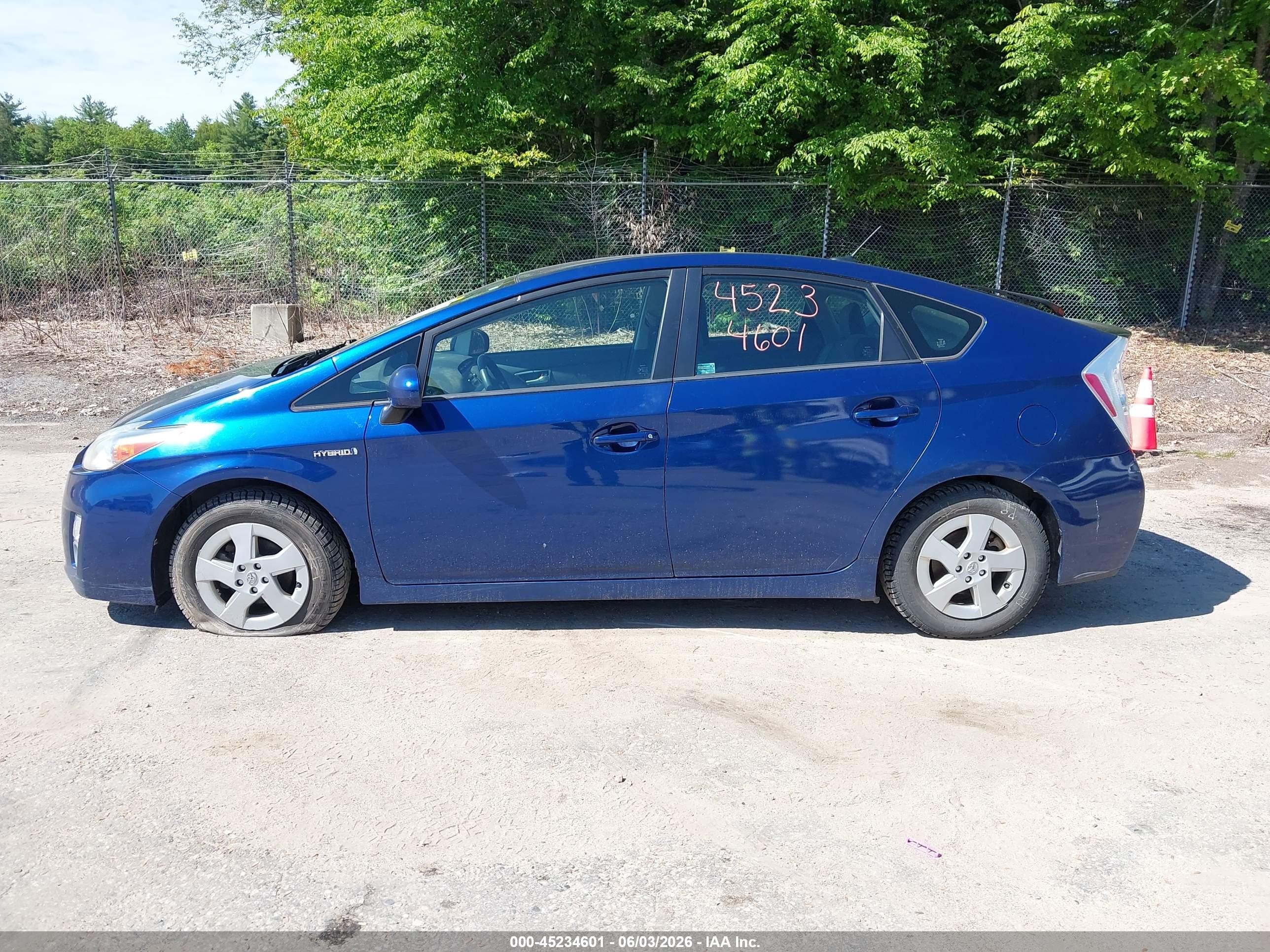 2011 Toyota Prius Three Blue vin: JTDKN3DU5B0325092