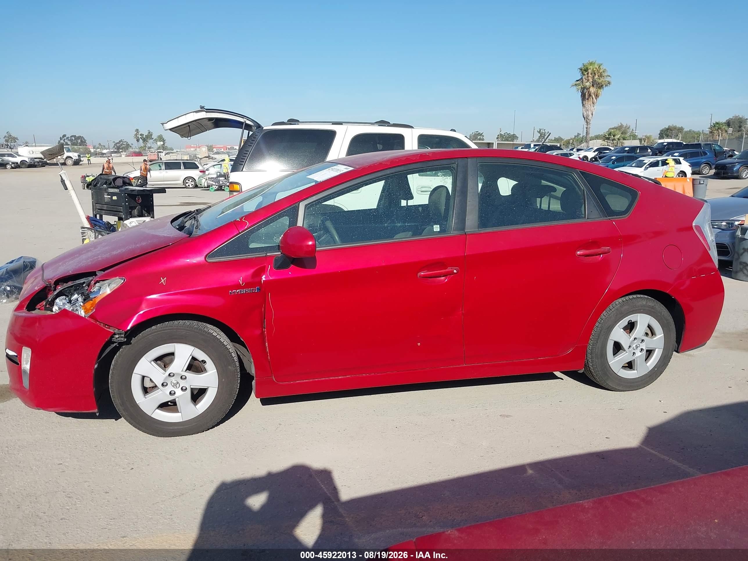 2011 Toyota Prius Two Красный vin: JTDKN3DU5B1433075