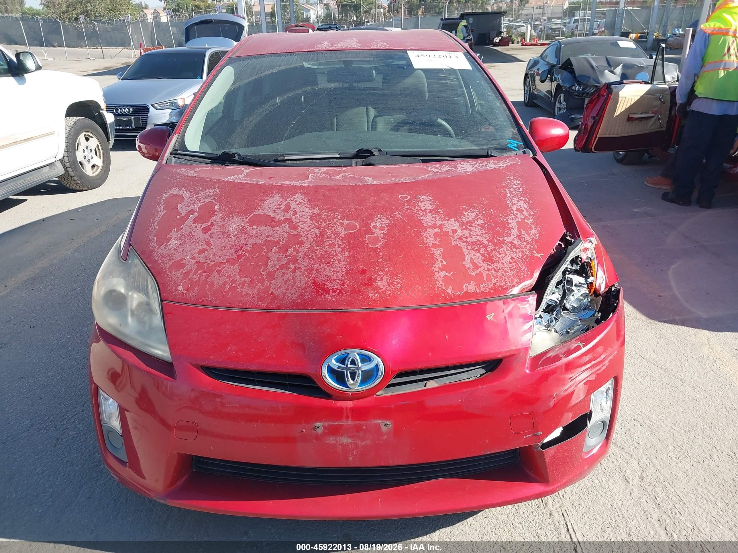 2011 Toyota Prius Two Красный vin: JTDKN3DU5B1433075