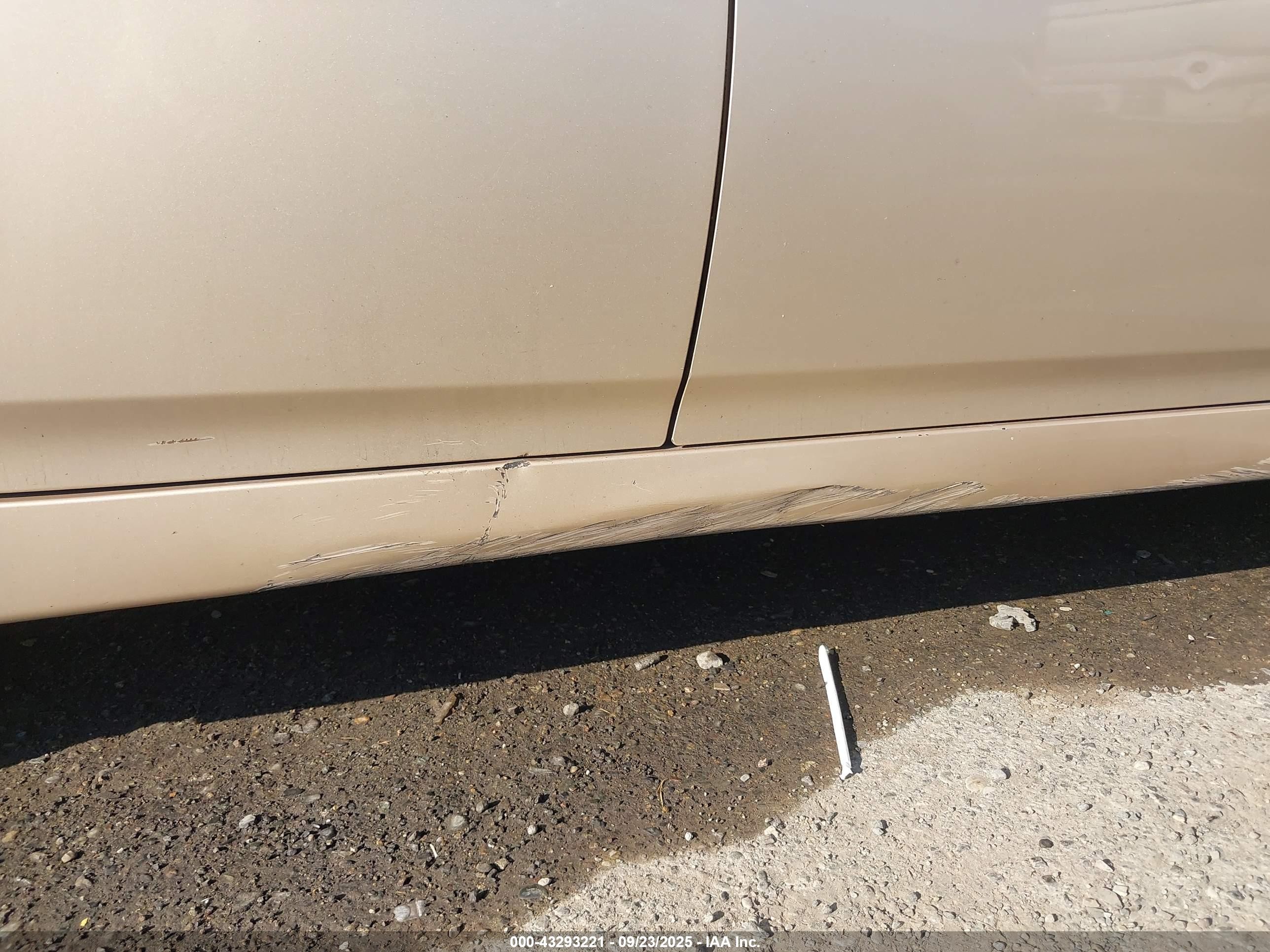 2011 Toyota Prius   Золотой vin: JTDKN3DU5B1462494