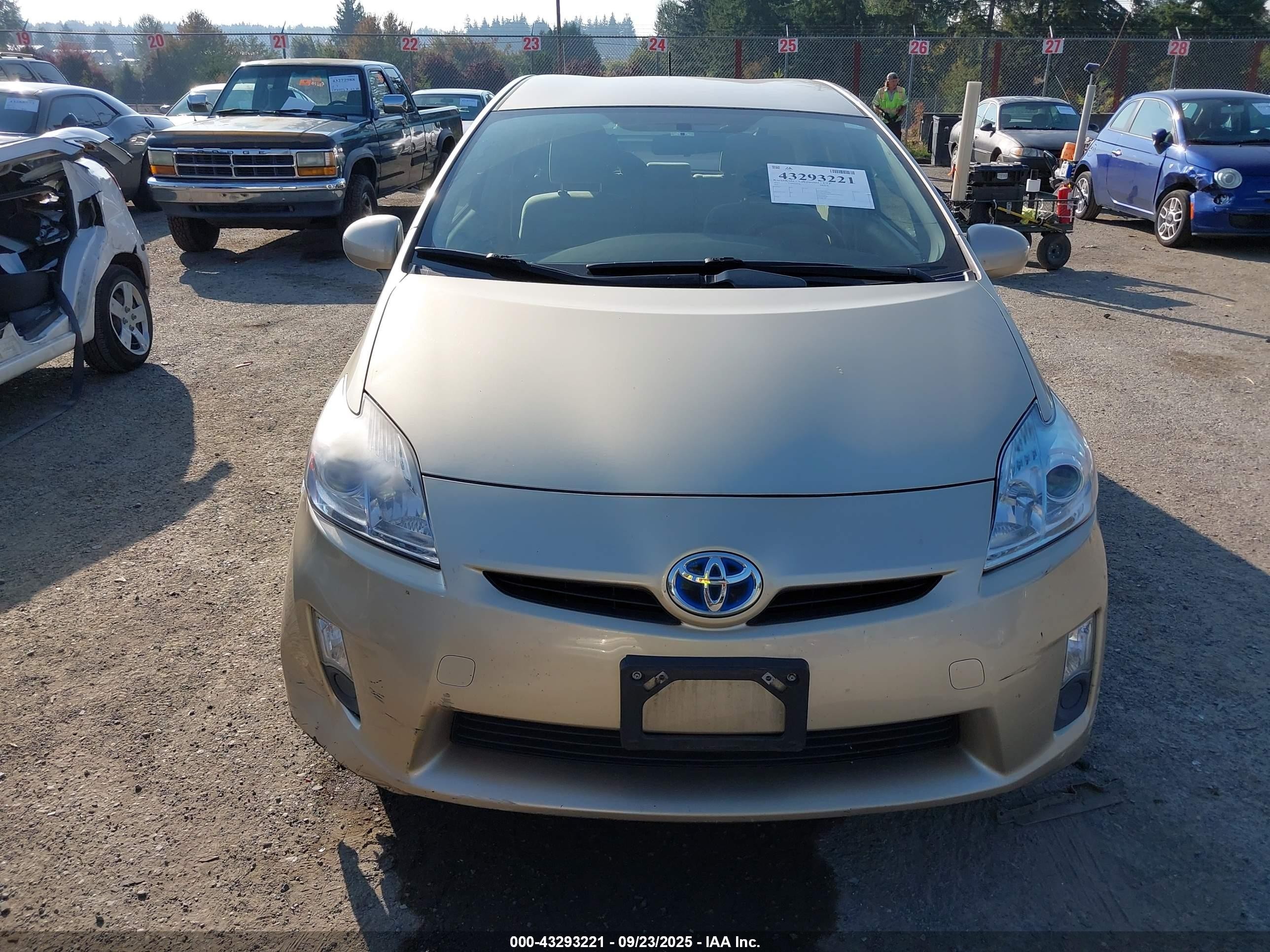 2011 Toyota Prius   Золотой vin: JTDKN3DU5B1462494