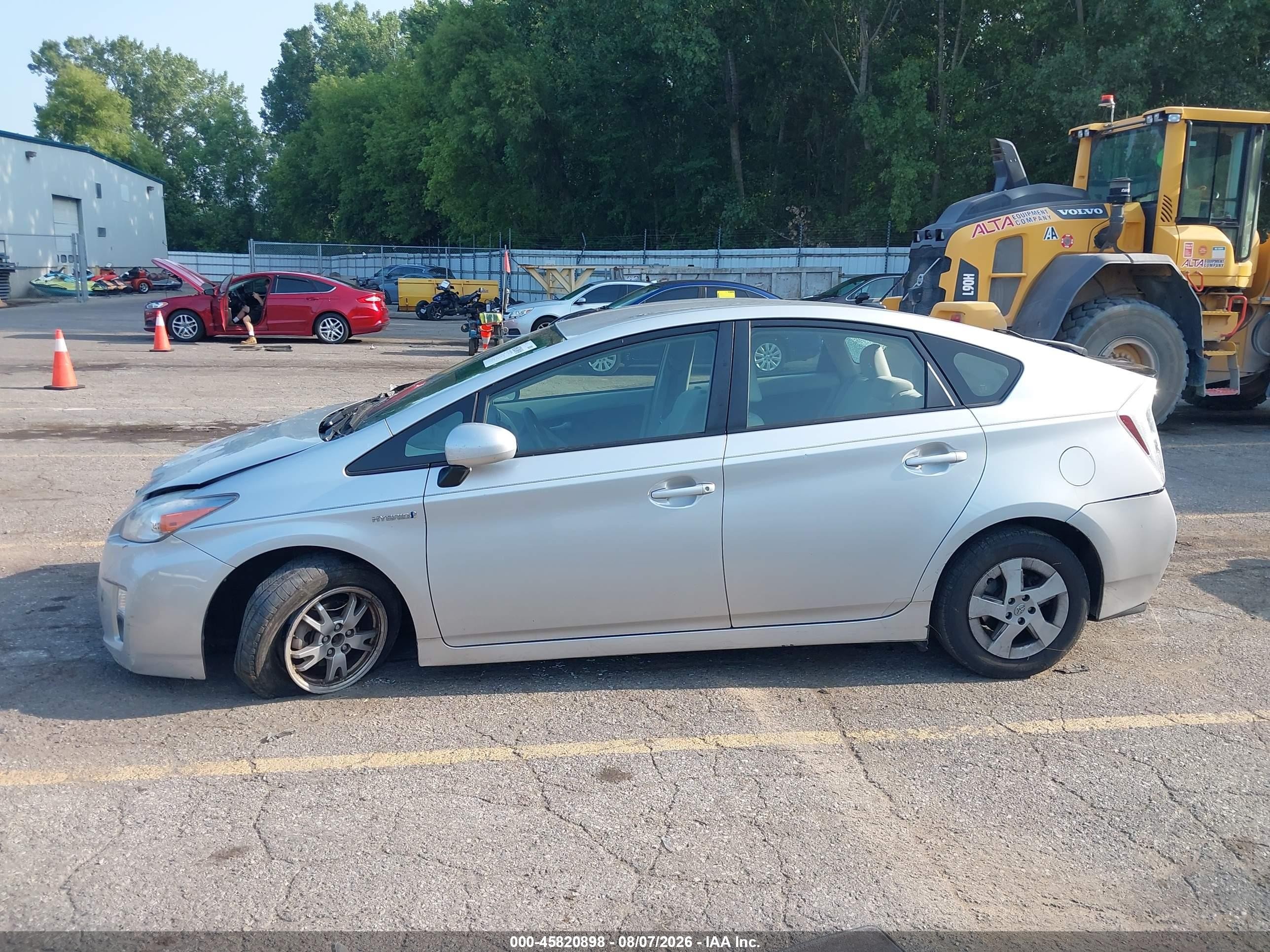 2011 Toyota Prius Two Silver vin: JTDKN3DU5B1474046