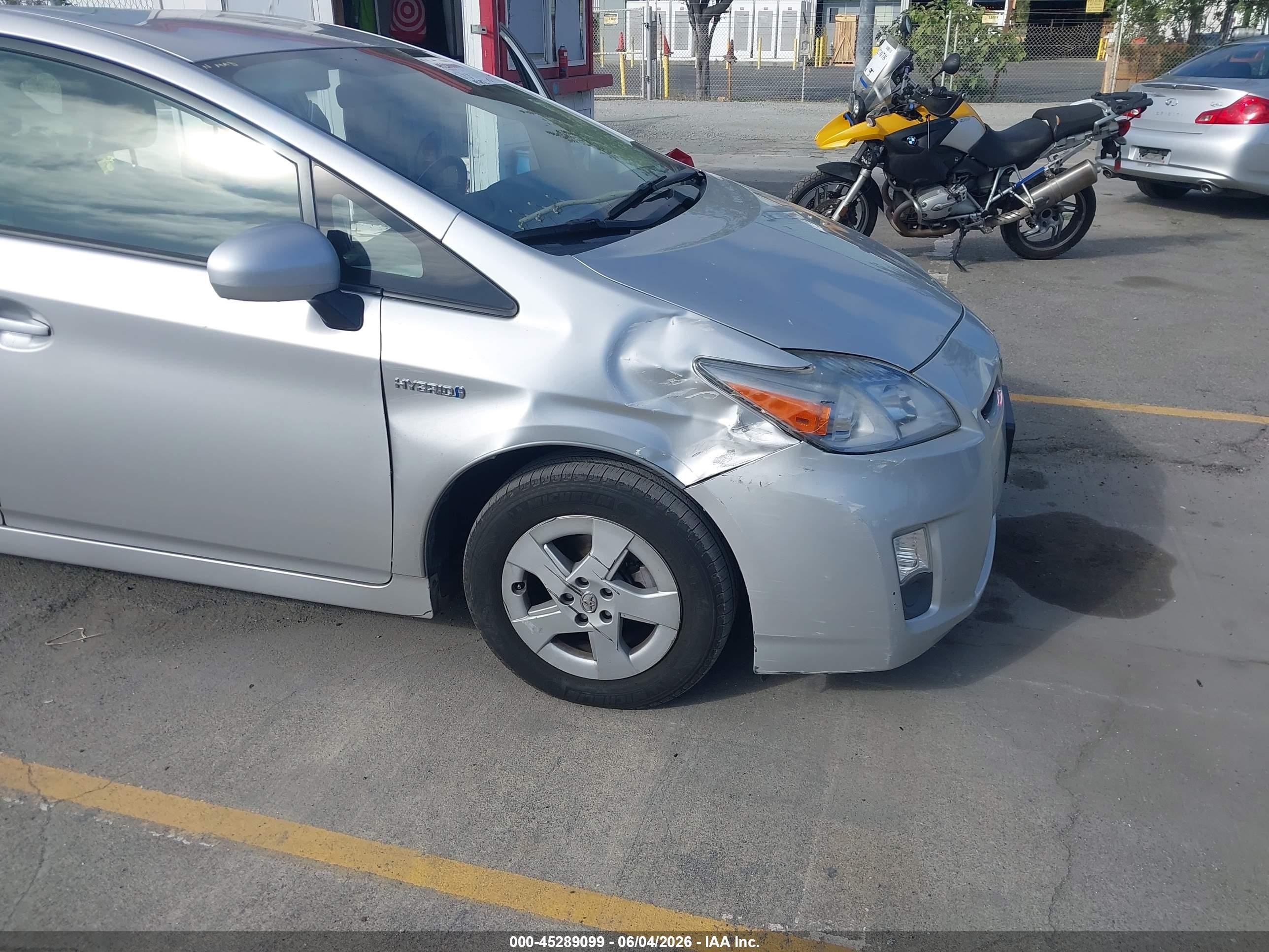 2011 Toyota Prius Two Gray vin: JTDKN3DU5B5286295
