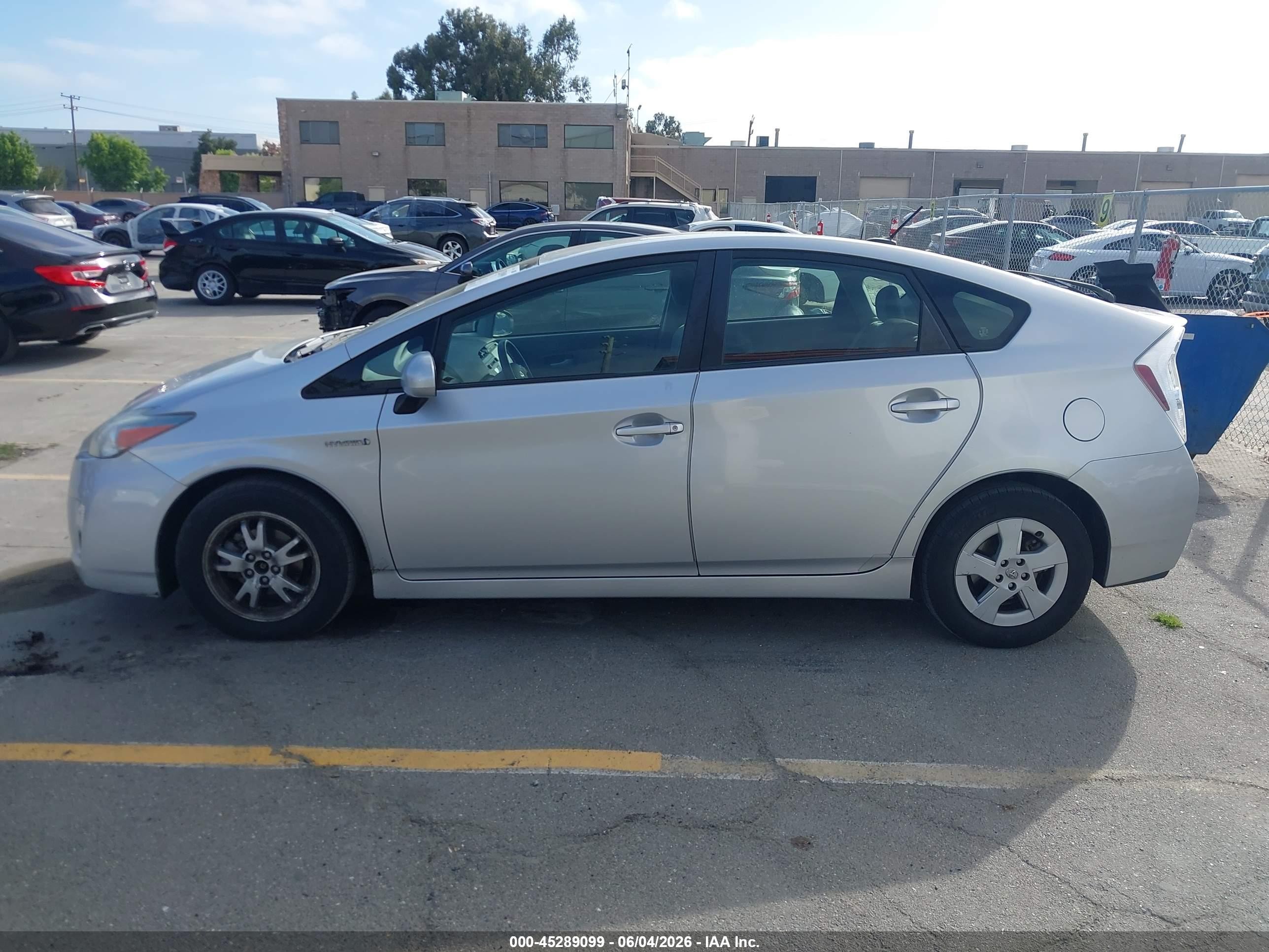 2011 Toyota Prius Two Gray vin: JTDKN3DU5B5286295