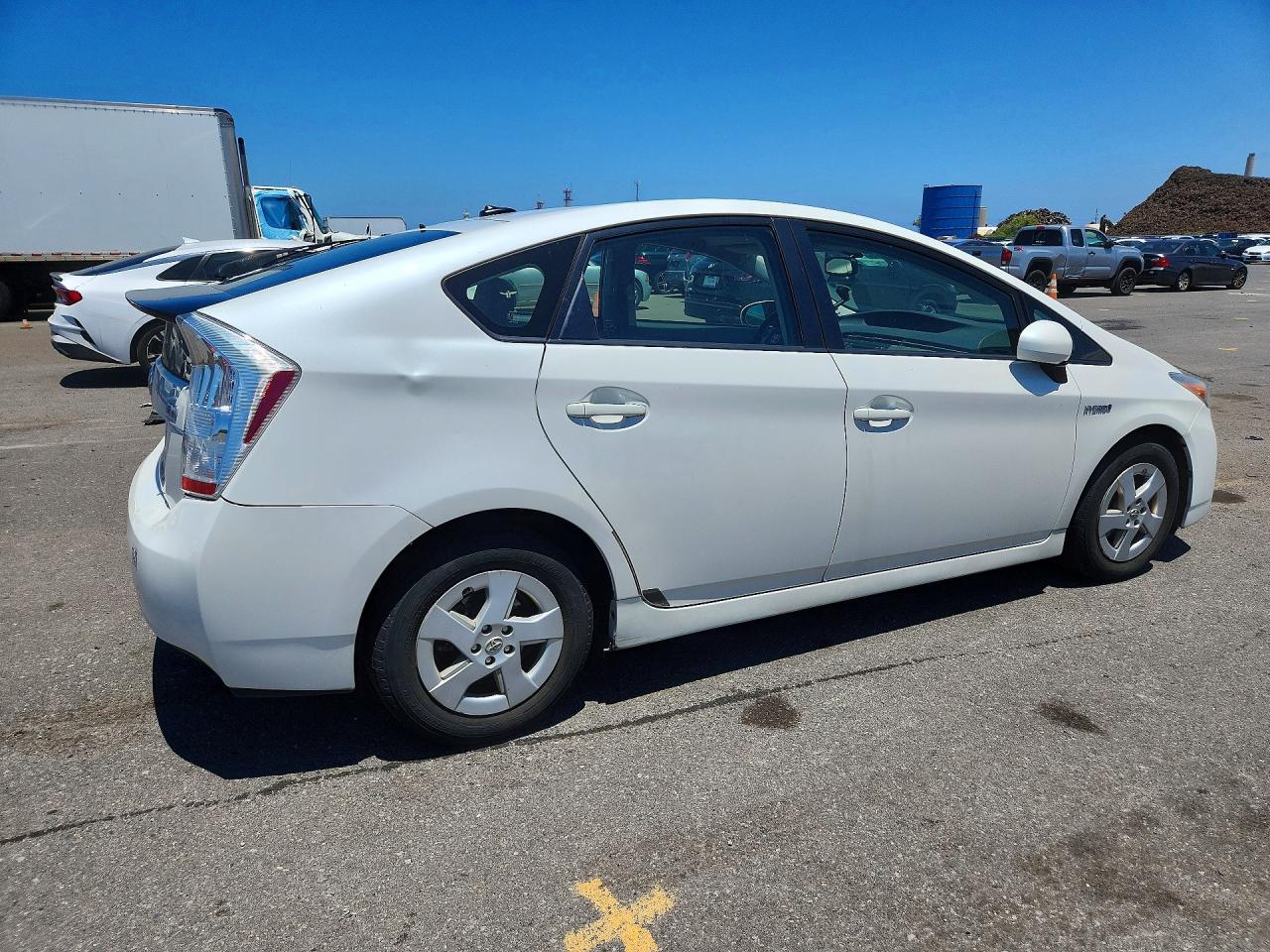 2011 Toyota Prius One White vin: JTDKN3DU5B5327380