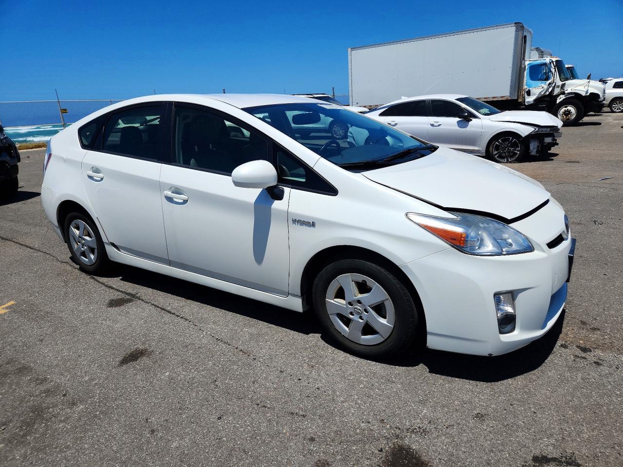 2011 Toyota Prius One White vin: JTDKN3DU5B5327380