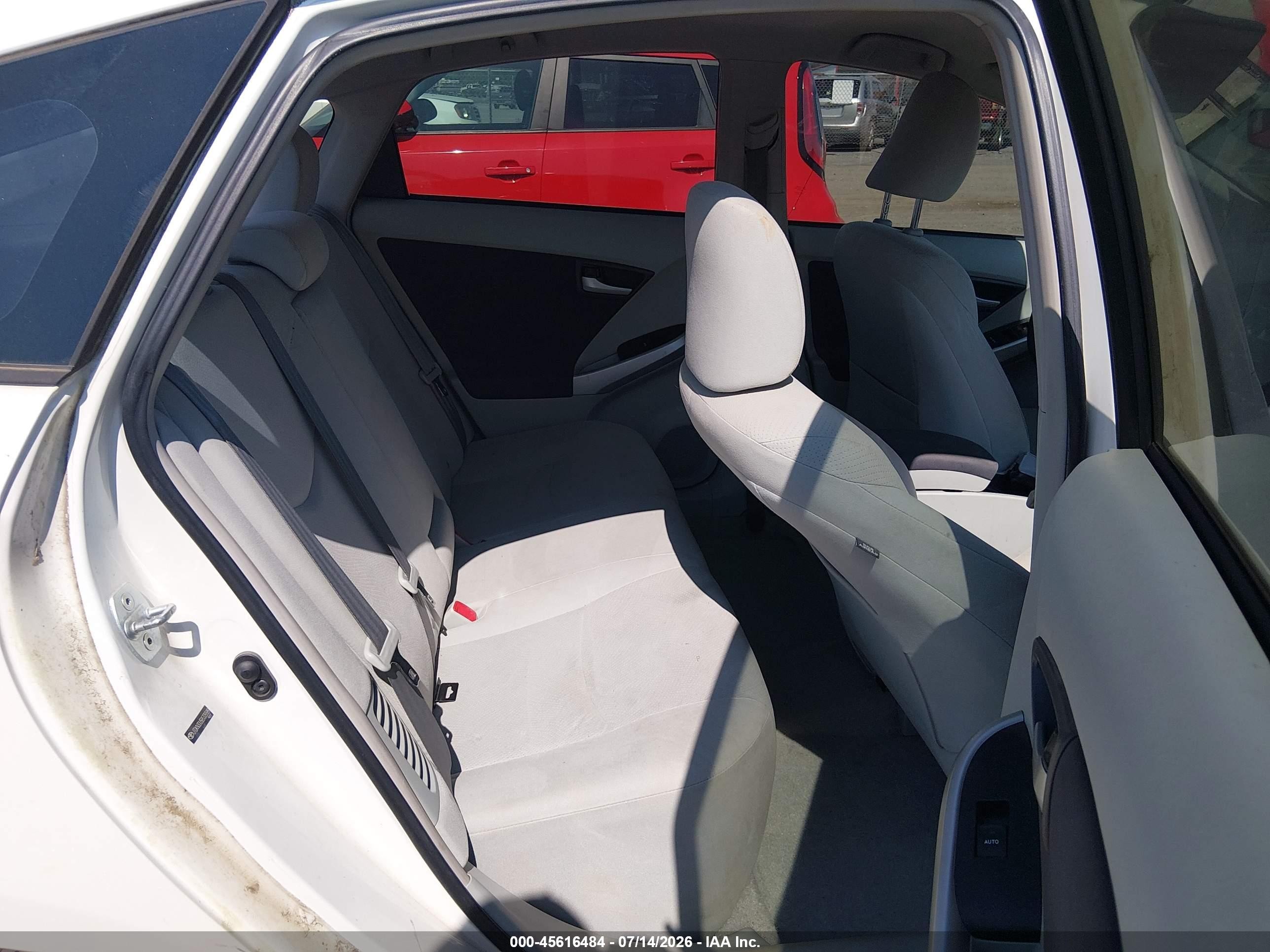 2011 Toyota Prius Two White vin: JTDKN3DU5B5335589