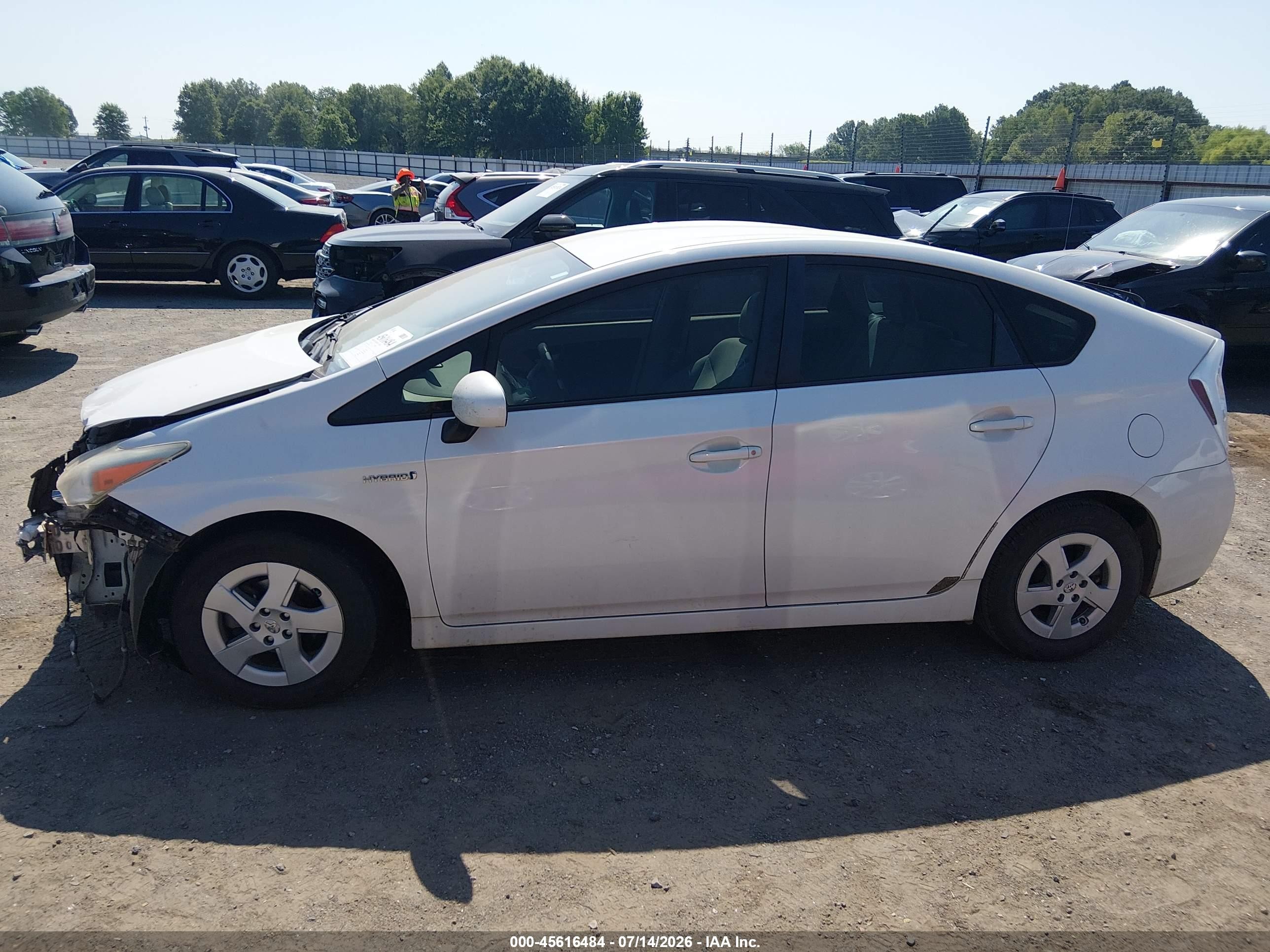 2011 Toyota Prius Two White vin: JTDKN3DU5B5335589