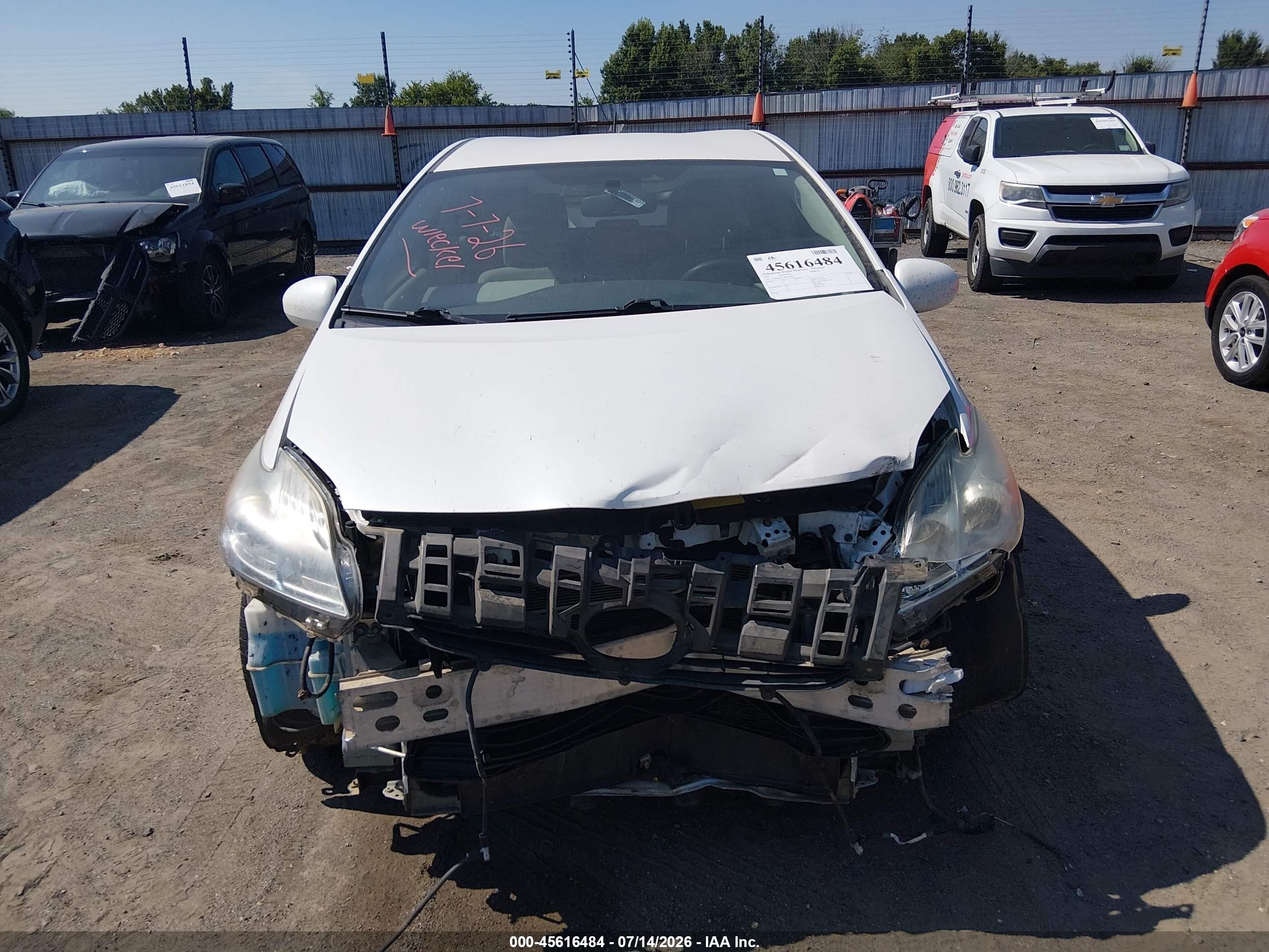 2011 Toyota Prius Two White vin: JTDKN3DU5B5335589