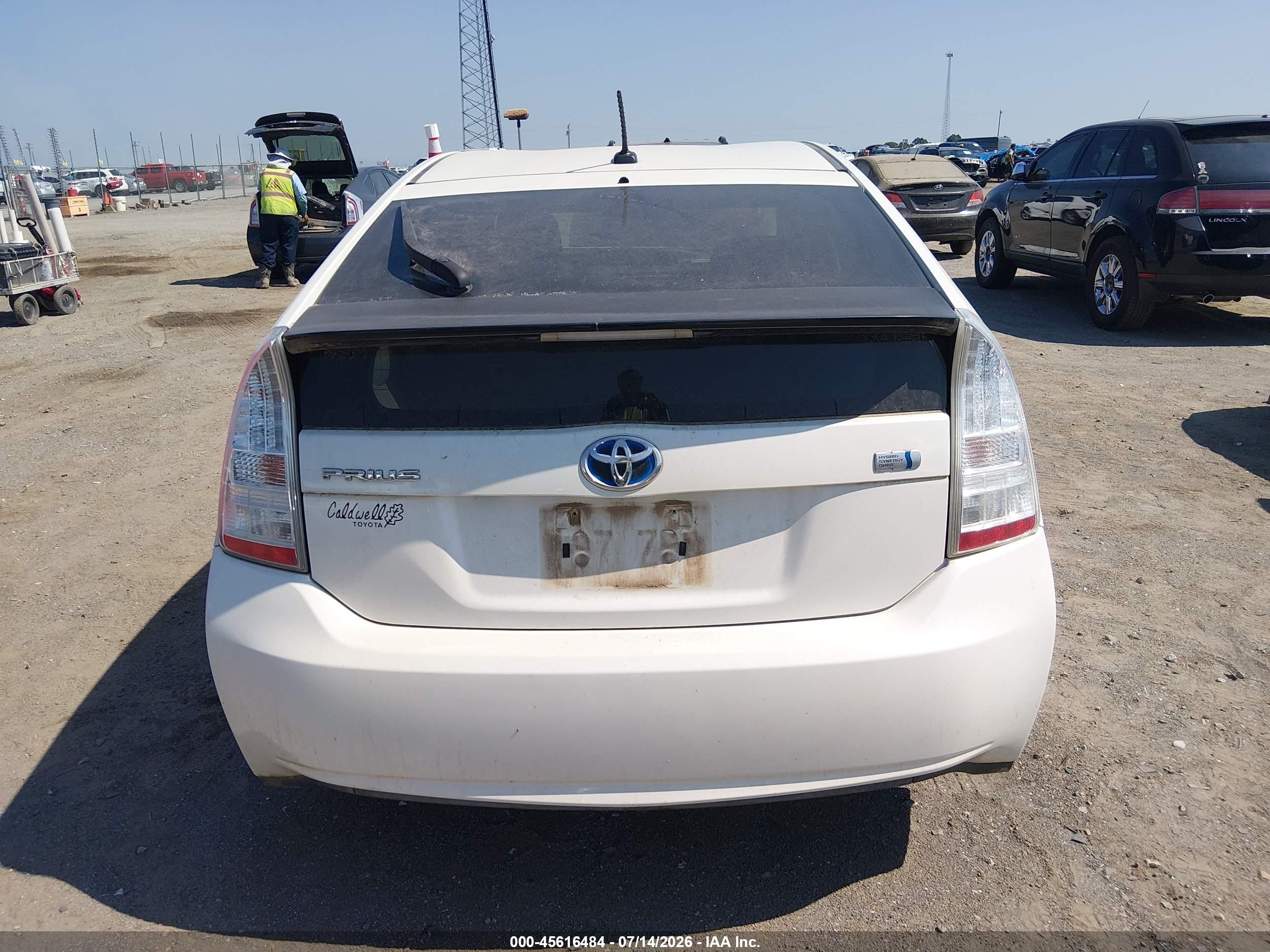 2011 Toyota Prius Two White vin: JTDKN3DU5B5335589