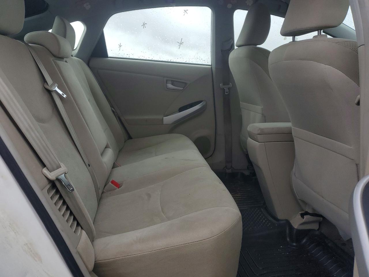 2011 Toyota Prius Two White vin: JTDKN3DU5B5369256