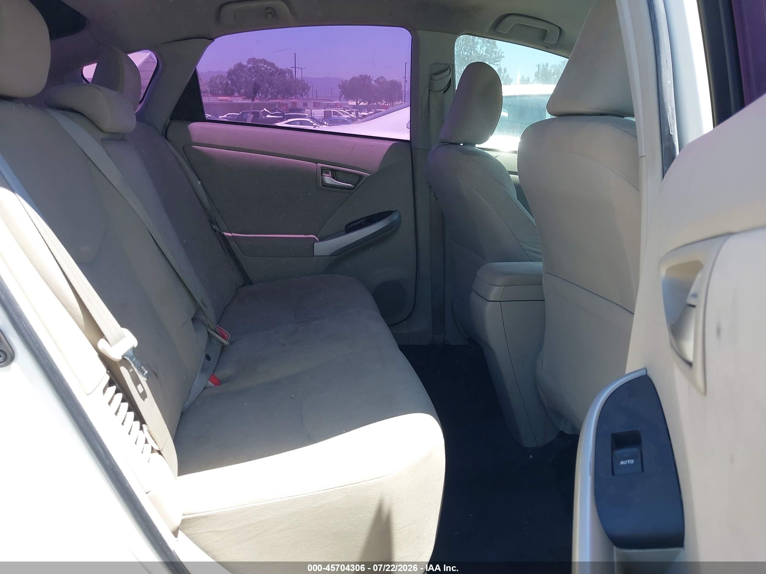 2012 Toyota Prius Two White vin: JTDKN3DU5C1543593