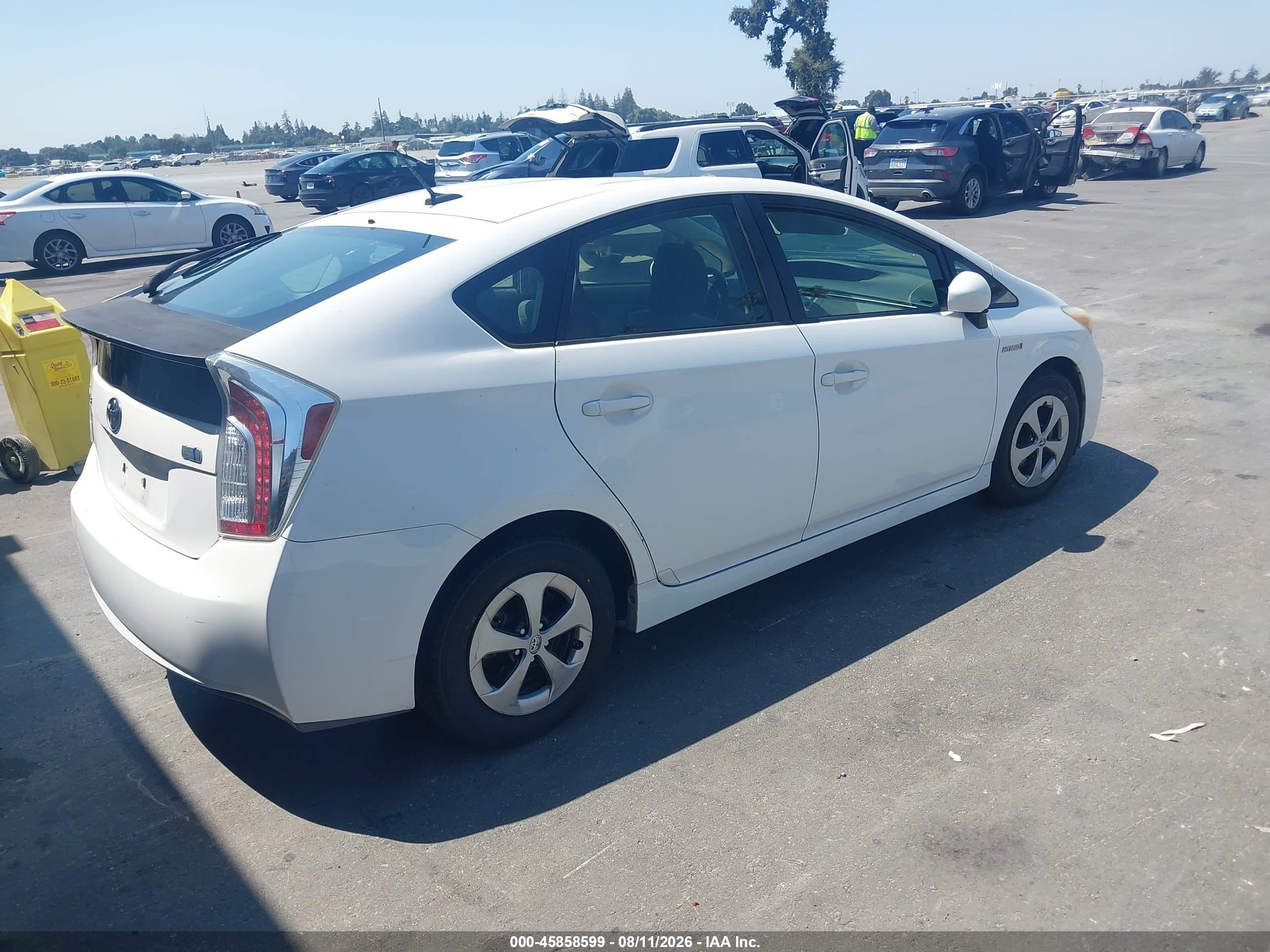 2012 Toyota Prius Three White vin: JTDKN3DU5C5527404