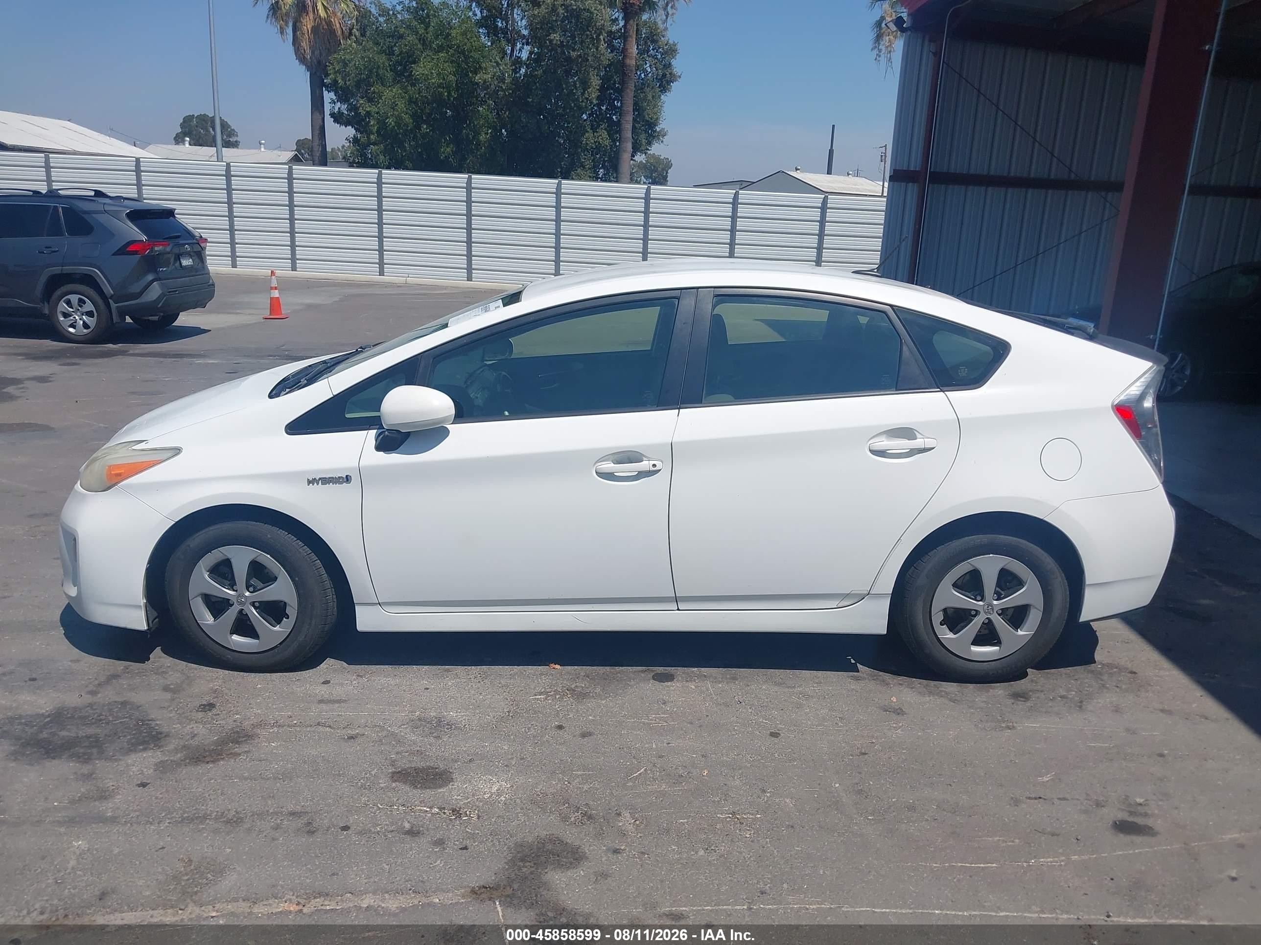 2012 Toyota Prius Three White vin: JTDKN3DU5C5527404